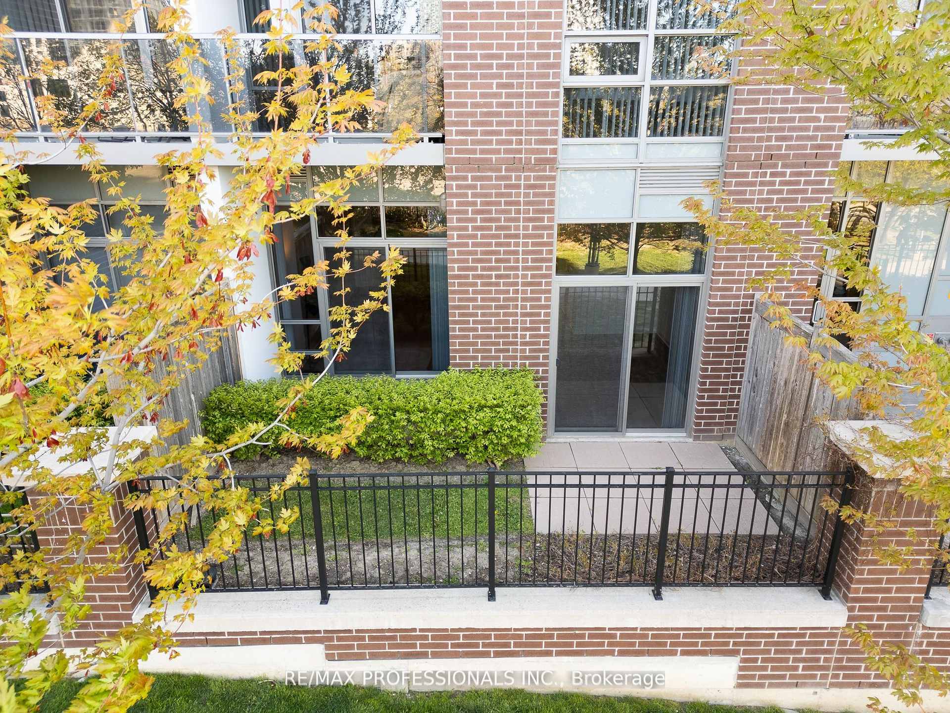 Photo 6 of Unit 101, 1 Michael Power Place, Etobicoke, Islington-City Centre West — HOMEH