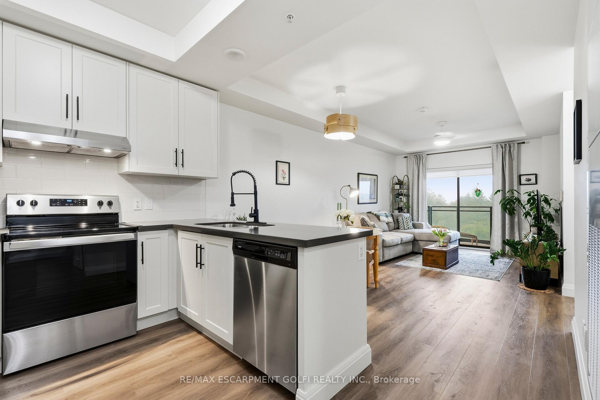 Photo 6 of Unit 501, 30 Hamilton Street S, Hamilton, Waterdown — HOMEH
