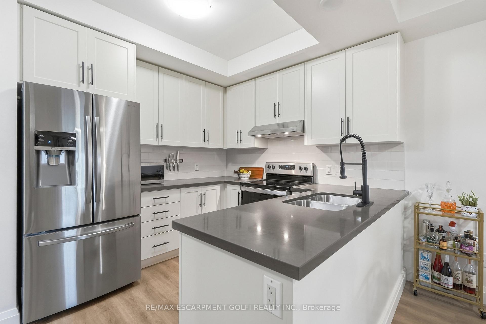 Photo 8 of Unit 501, 30 Hamilton Street S, Hamilton, Waterdown — HOMEH