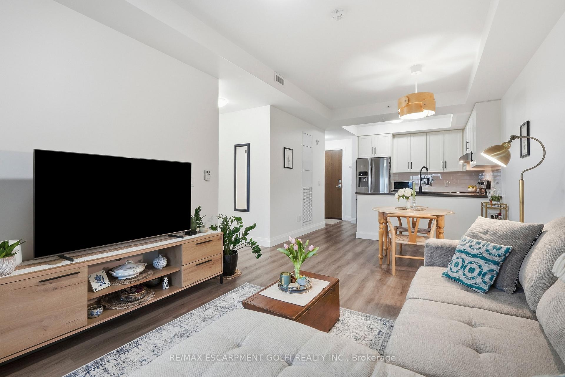 Photo 12 of Unit 501, 30 Hamilton Street S, Hamilton, Waterdown — HOMEH
