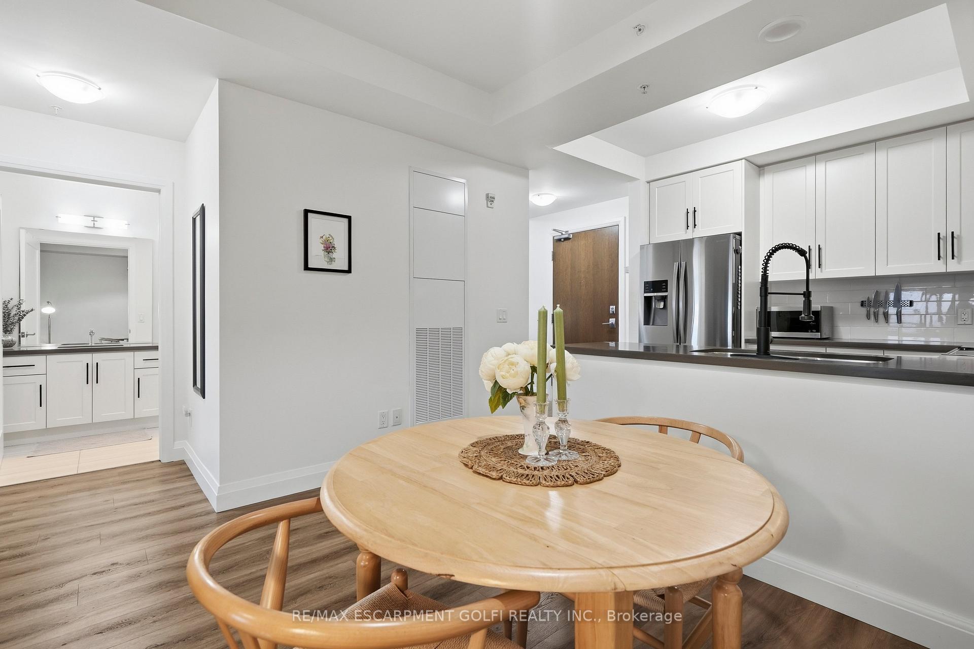 Photo 14 of Unit 501, 30 Hamilton Street S, Hamilton, Waterdown — HOMEH