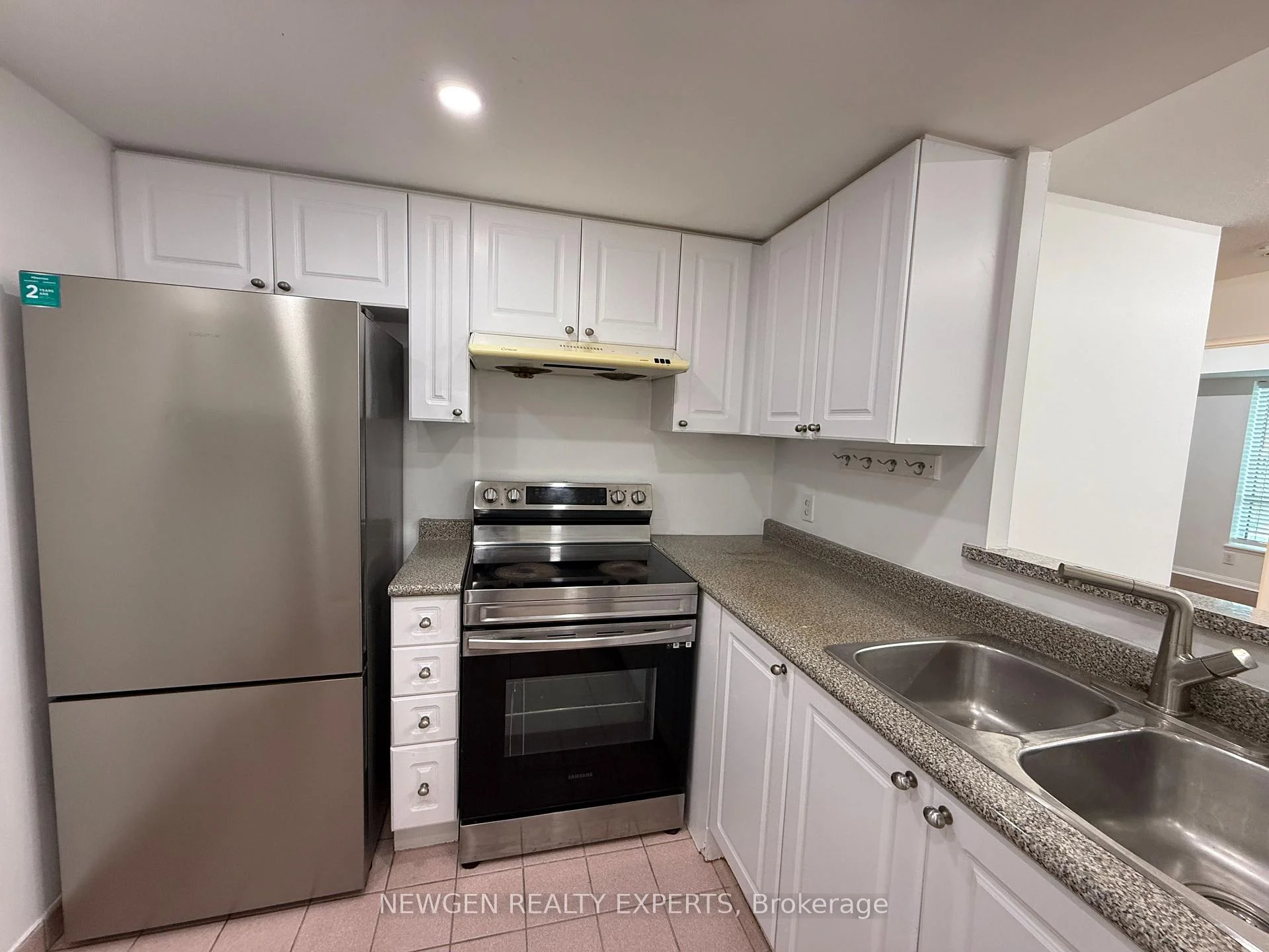 Photo 9 of Unit 303, 8 Lee Centre Drive, Scarborough, Woburn — HOMEH