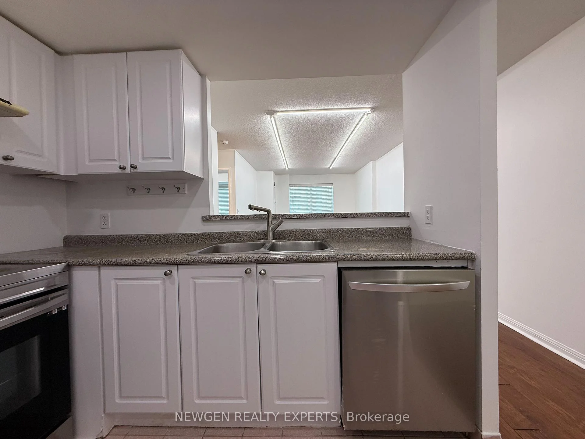 Photo 11 of Unit 303, 8 Lee Centre Drive, Scarborough, Woburn — HOMEH