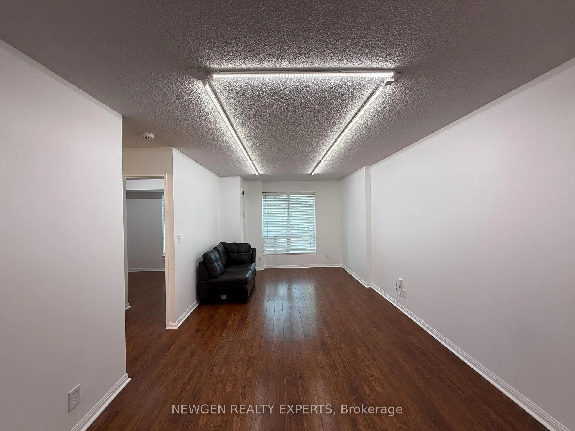 Photo 15 of Unit 303, 8 Lee Centre Drive, Scarborough, Woburn — HOMEH