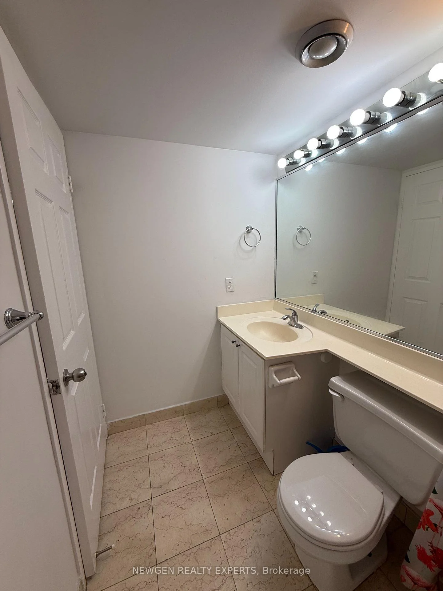 Photo 37 of Unit 303, 8 Lee Centre Drive, Scarborough, Woburn — HOMEH
