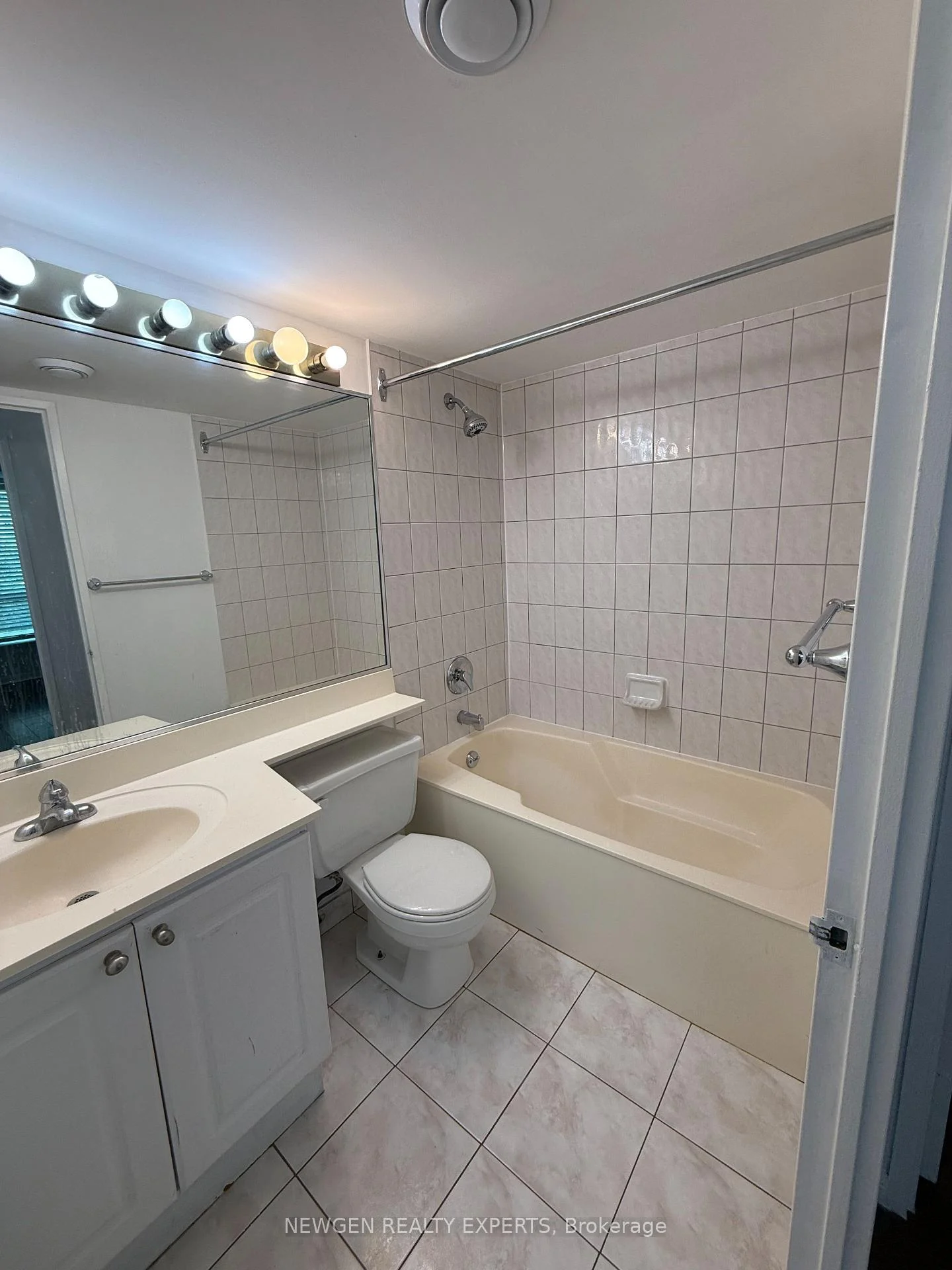 Photo 39 of Unit 303, 8 Lee Centre Drive, Scarborough, Woburn — HOMEH