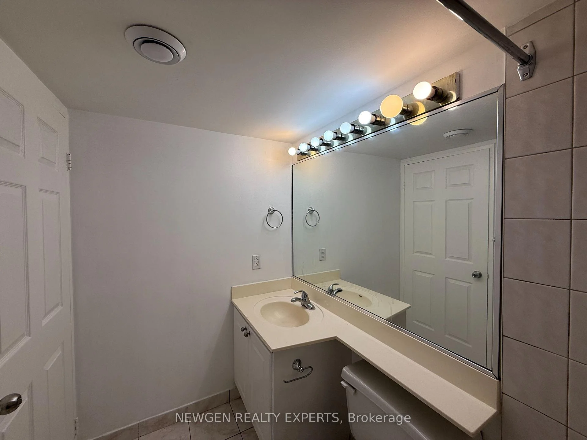 Photo 41 of Unit 303, 8 Lee Centre Drive, Scarborough, Woburn — HOMEH