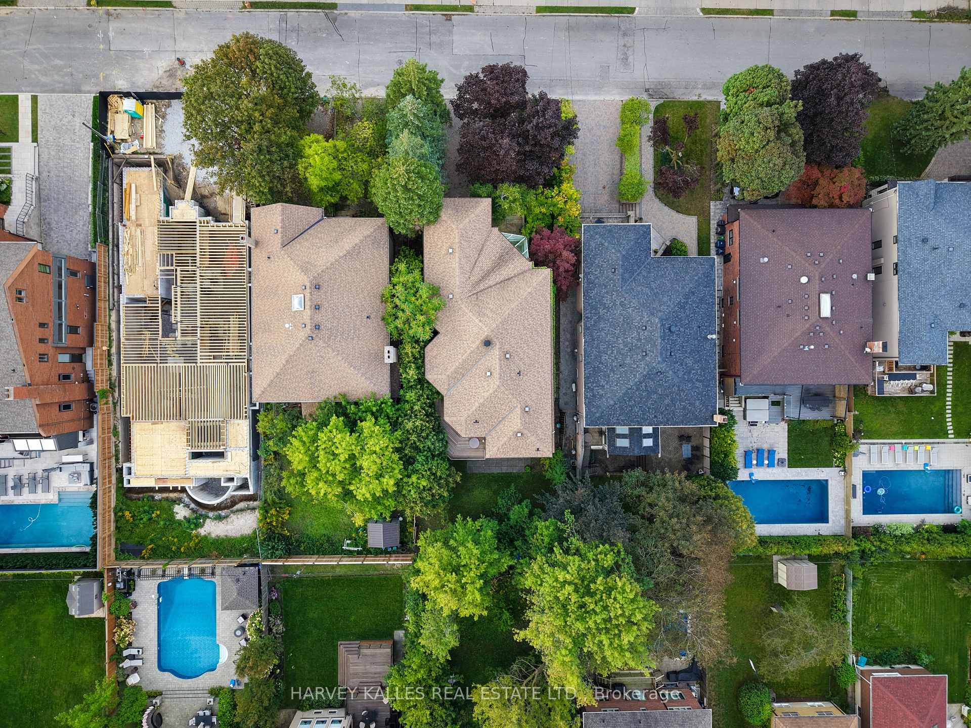 Photo 3 of 83 Hillmount Avenue, Toronto, Englemount-Lawrence — HOMEH