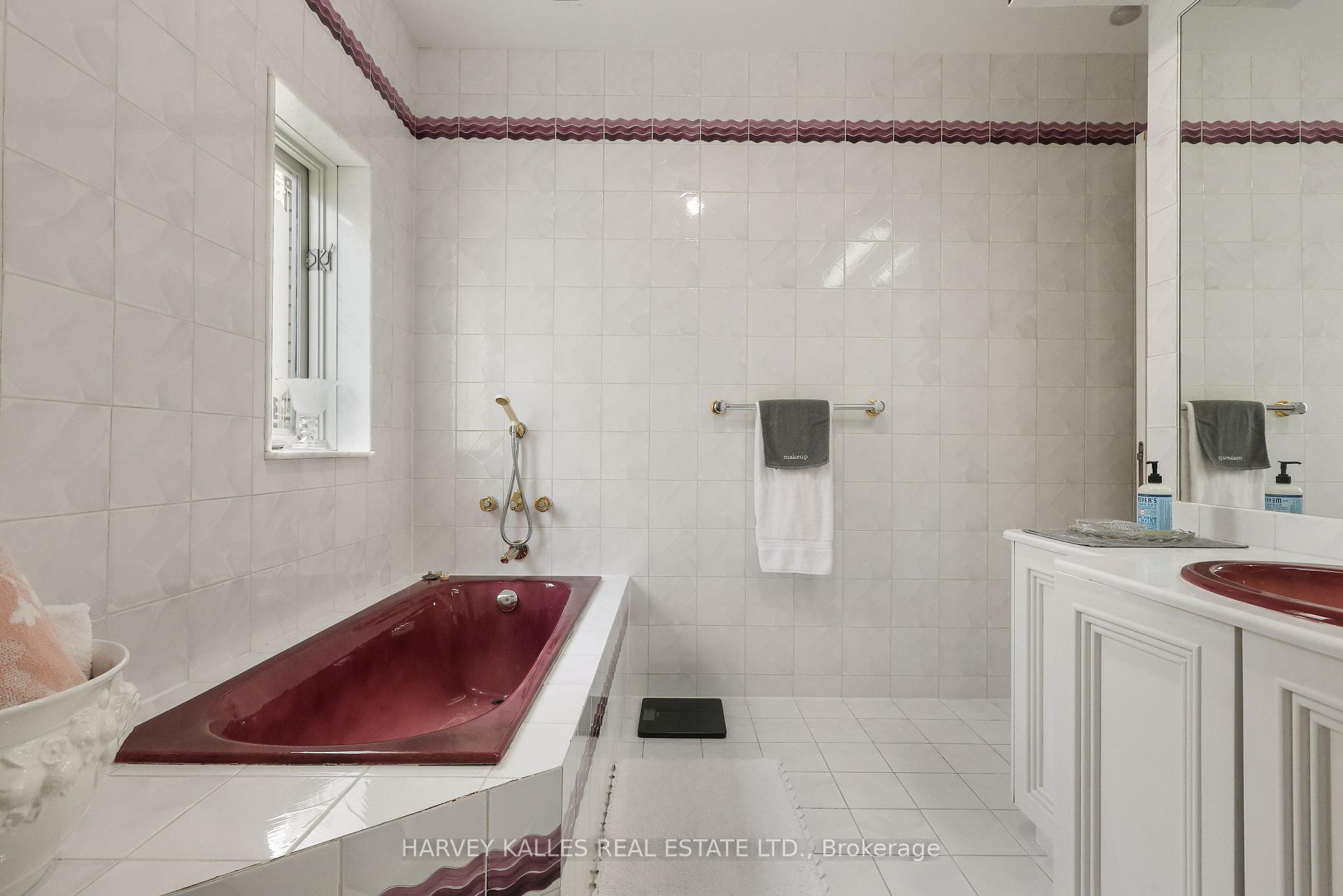 Photo 36 of 83 Hillmount Avenue, Toronto, Englemount-Lawrence — HOMEH
