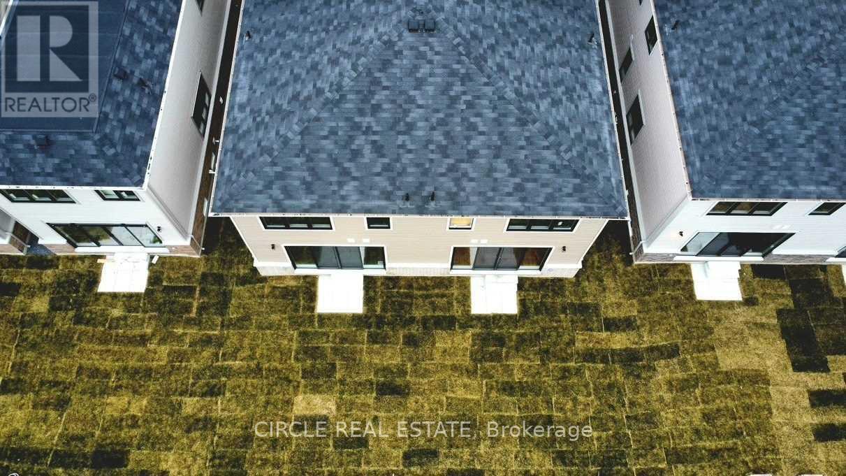 Photo 4 of 14 Clipper Lane, Clarington, Bowmanville — HOMEH