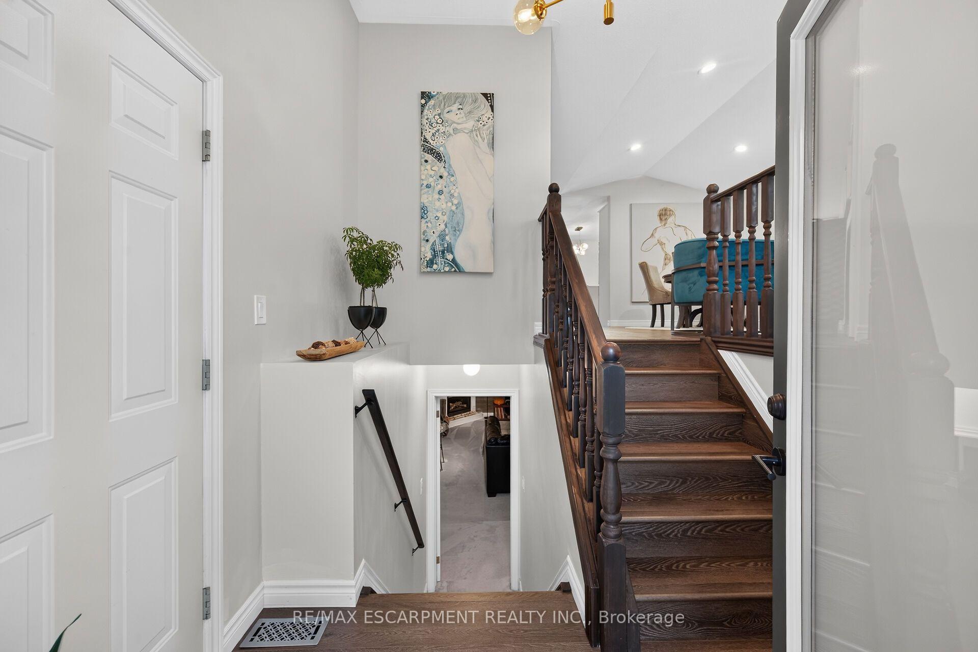 Photo 4 of 34 Brewster Way, Brantford, West Brant — HOMEH