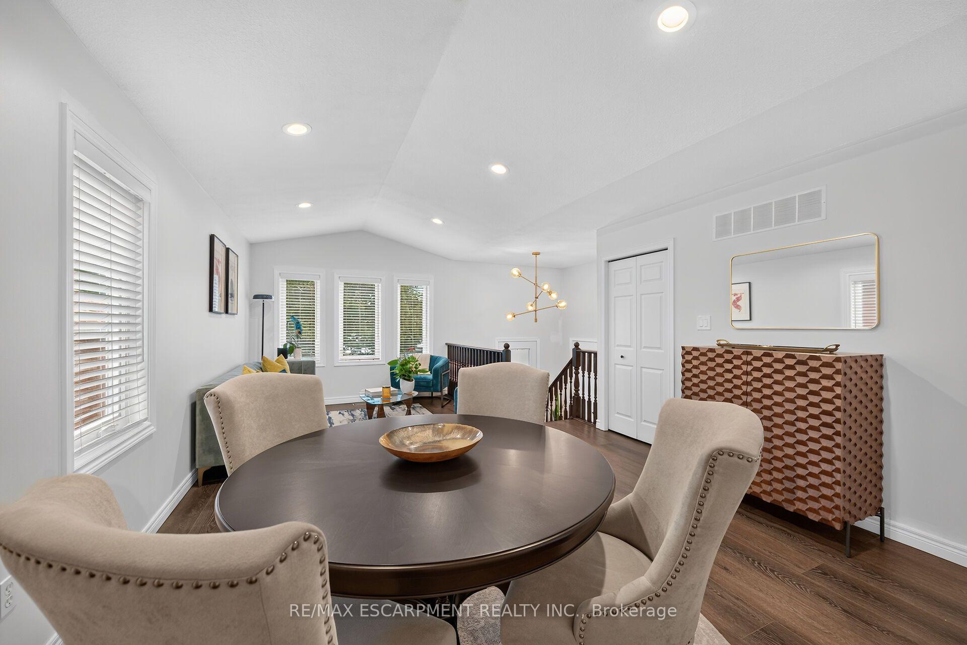 Photo 9 of 34 Brewster Way, Brantford, West Brant — HOMEH