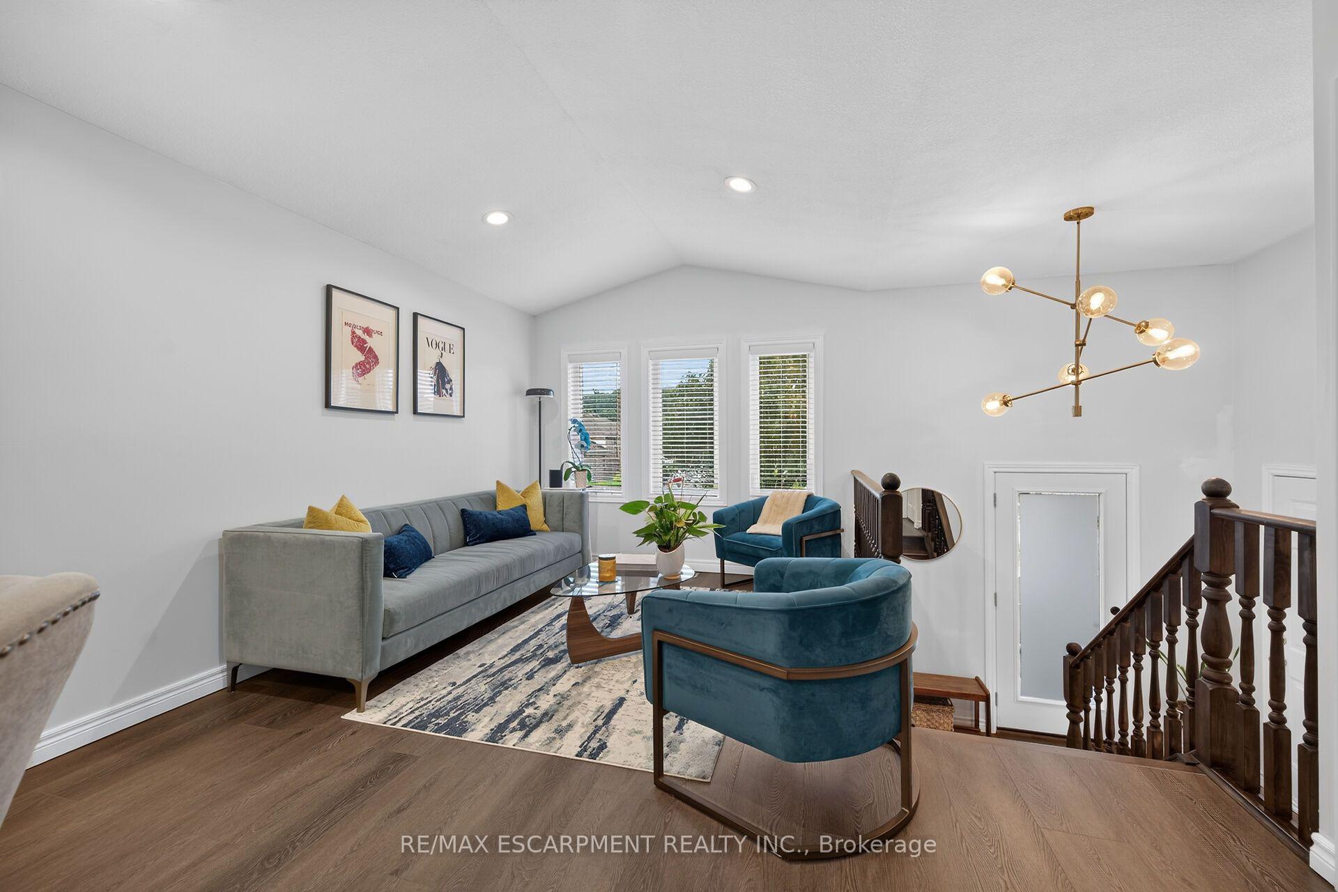Photo 10 of 34 Brewster Way, Brantford, West Brant — HOMEH
