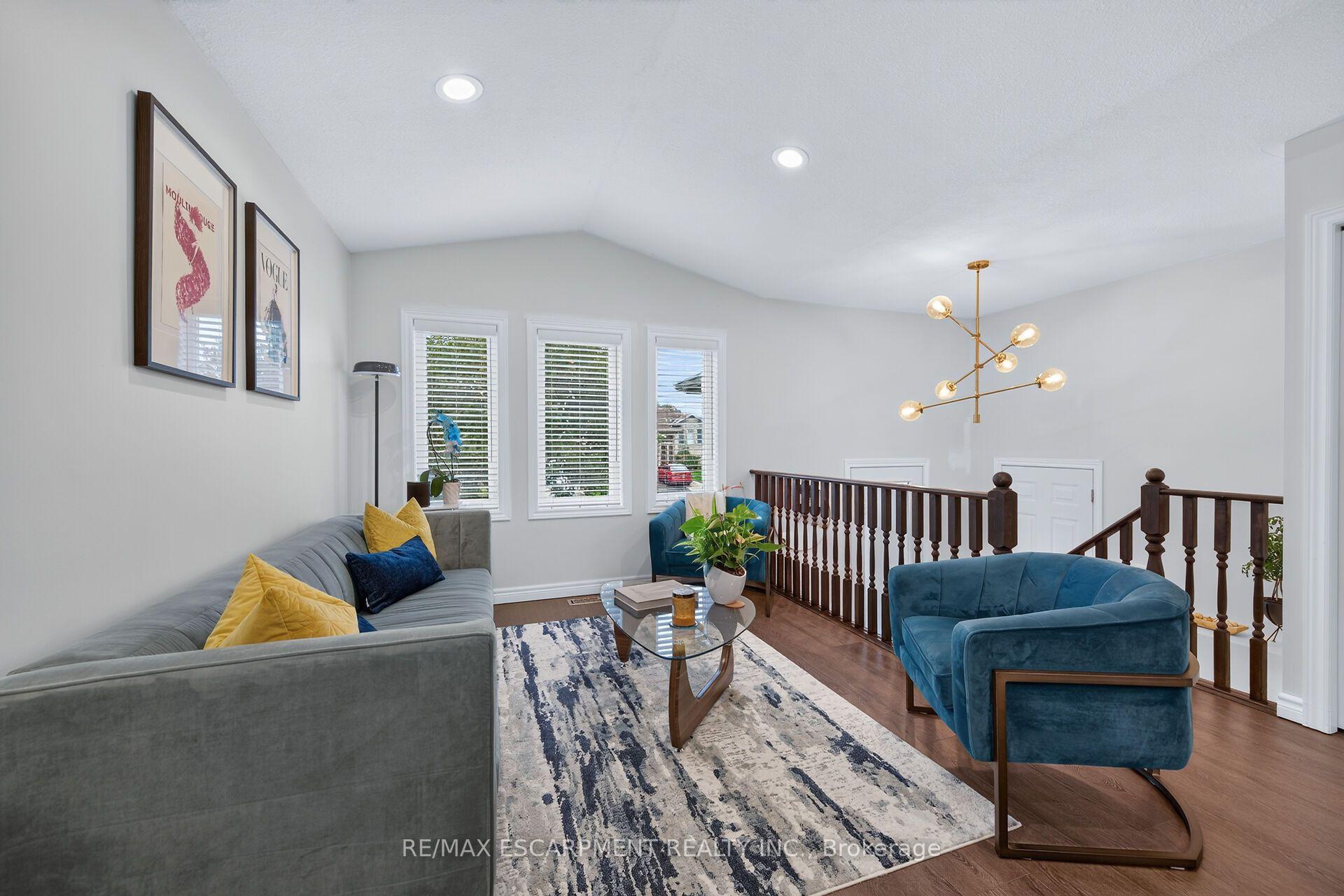 Photo 11 of 34 Brewster Way, Brantford, West Brant — HOMEH