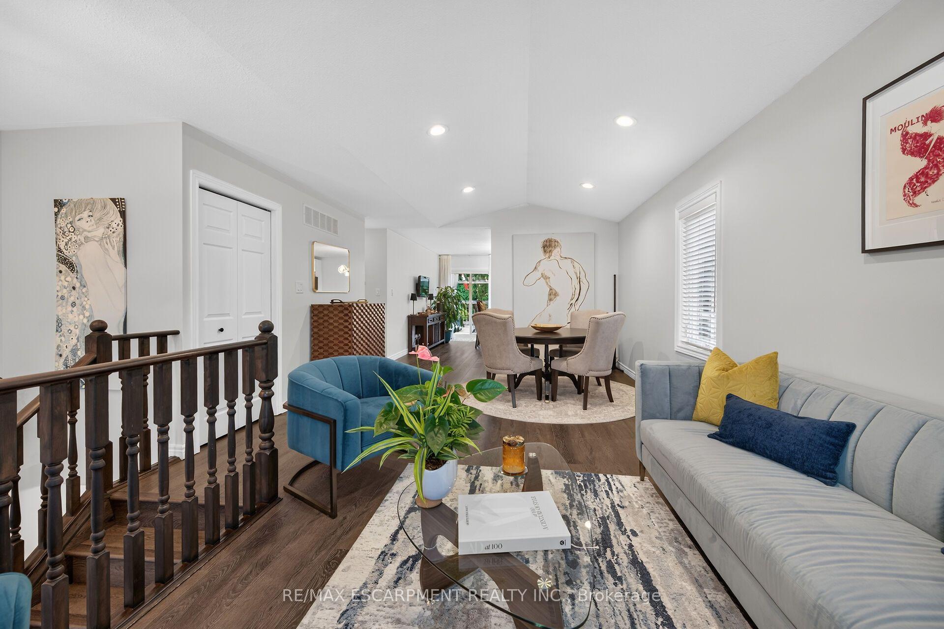 Photo 12 of 34 Brewster Way, Brantford, West Brant — HOMEH