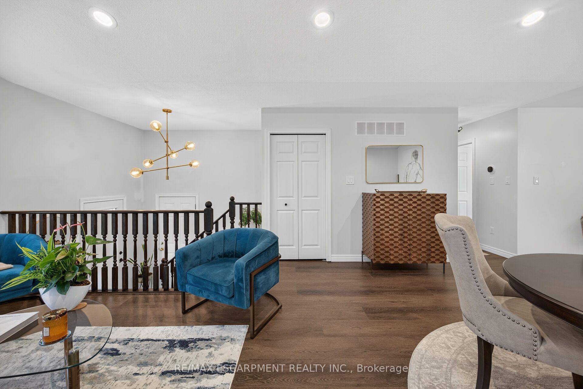 Photo 13 of 34 Brewster Way, Brantford, West Brant — HOMEH