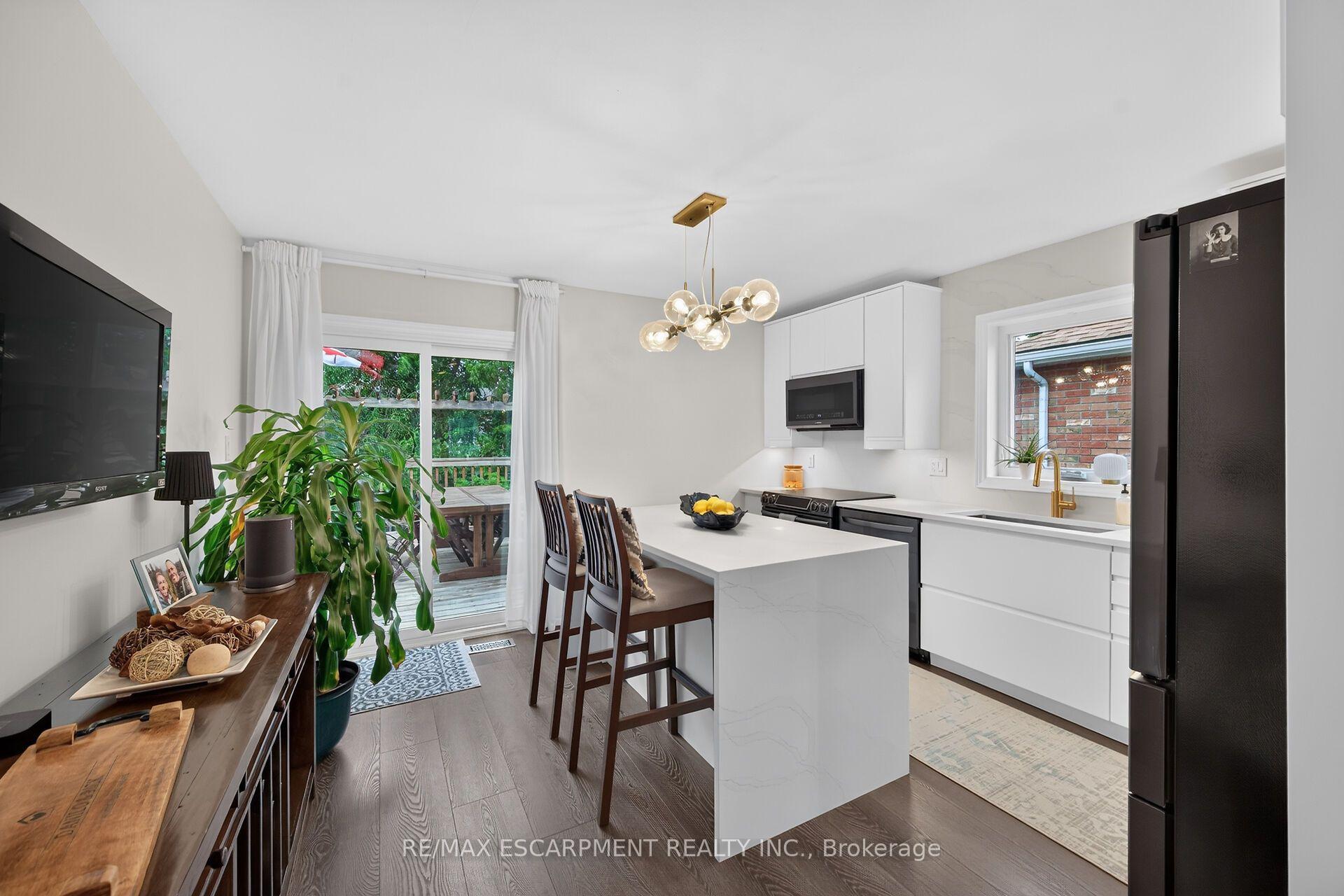 Photo 14 of 34 Brewster Way, Brantford, West Brant — HOMEH