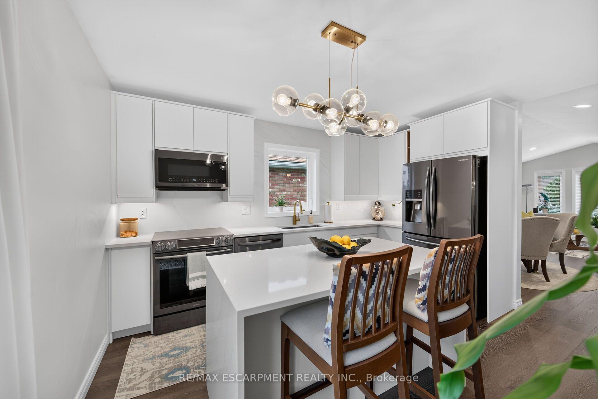 Photo 15 of 34 Brewster Way, Brantford, West Brant — HOMEH