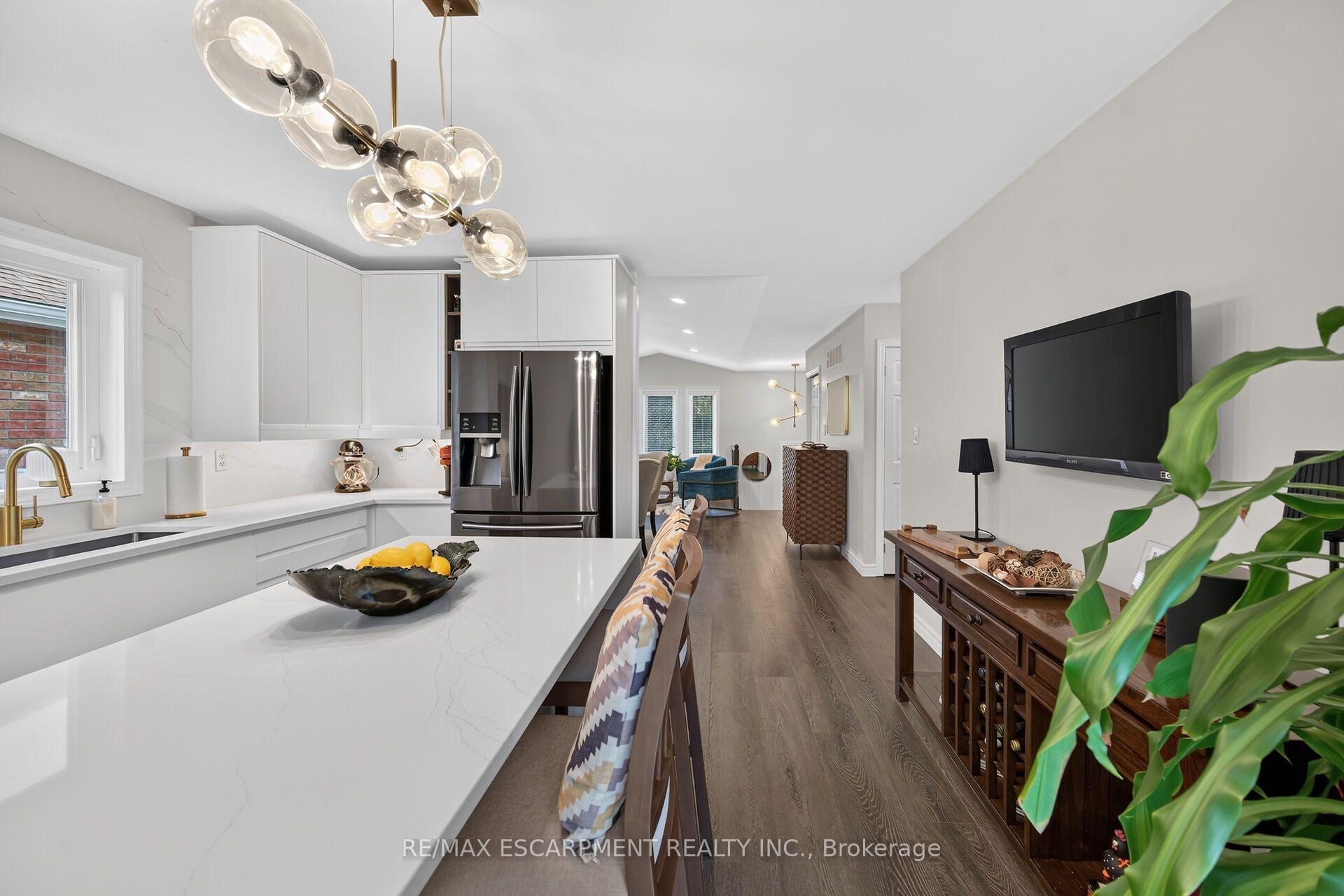 Photo 18 of 34 Brewster Way, Brantford, West Brant — HOMEH