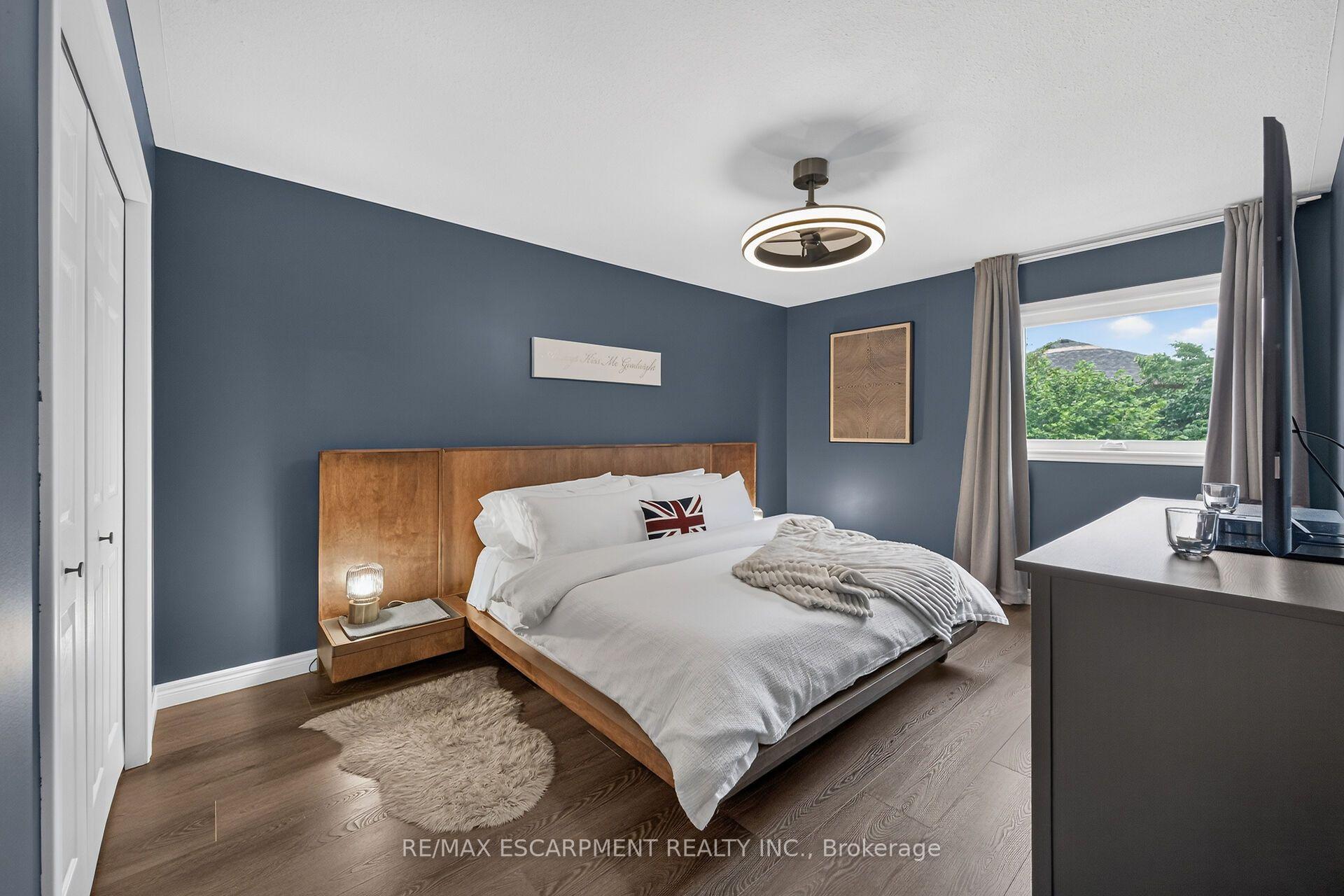 Photo 19 of 34 Brewster Way, Brantford, West Brant — HOMEH