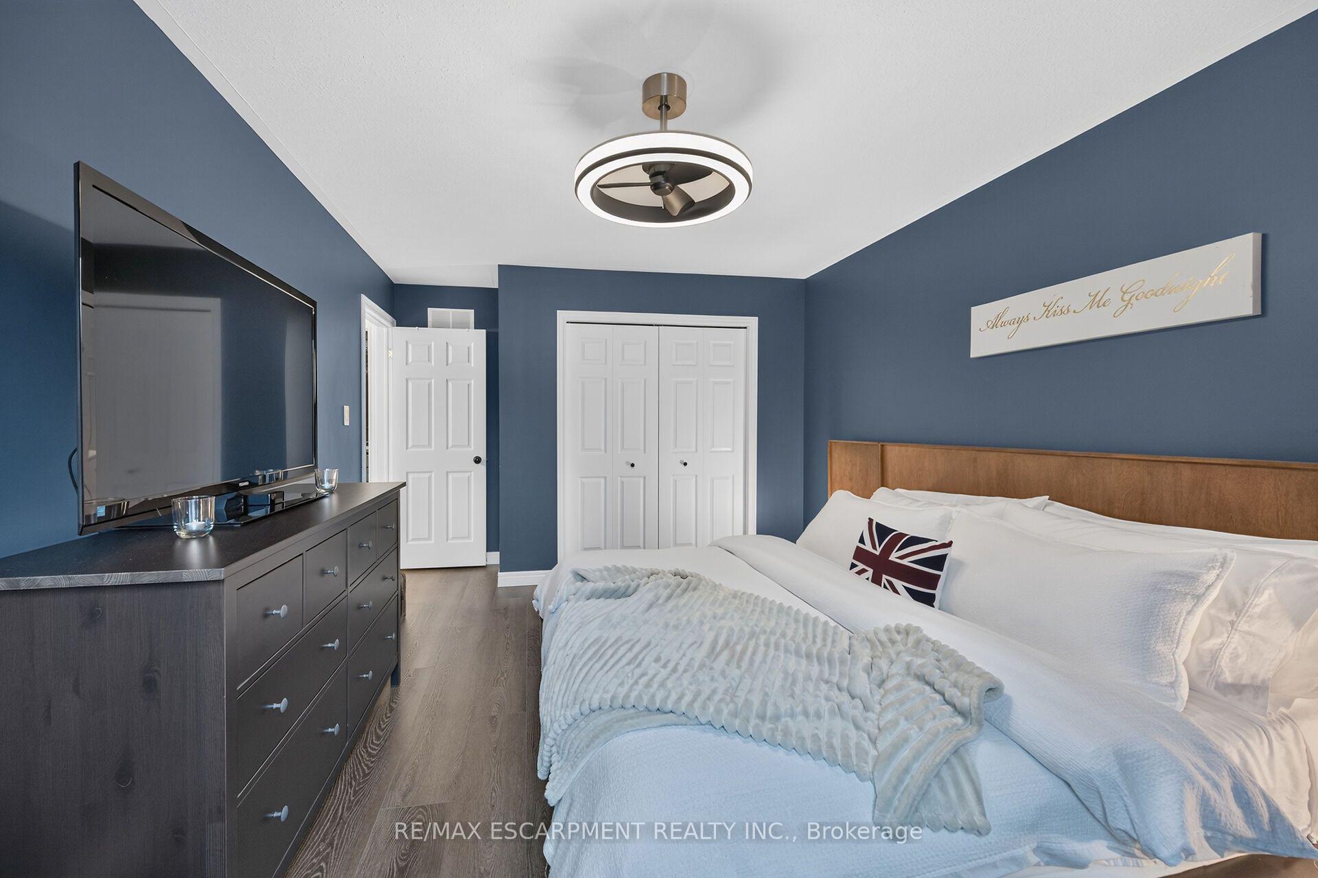 Photo 20 of 34 Brewster Way, Brantford, West Brant — HOMEH