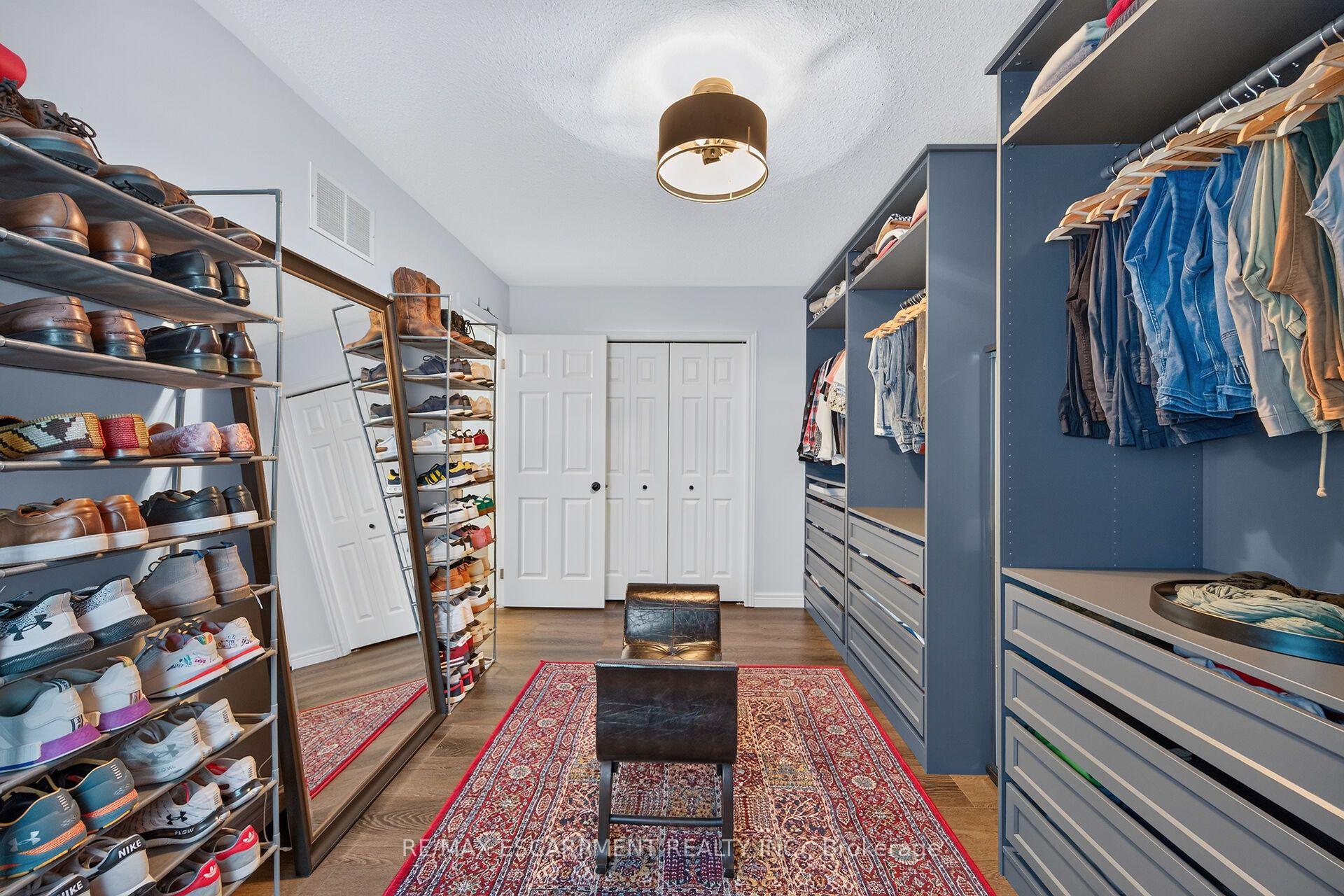 Photo 23 of 34 Brewster Way, Brantford, West Brant — HOMEH