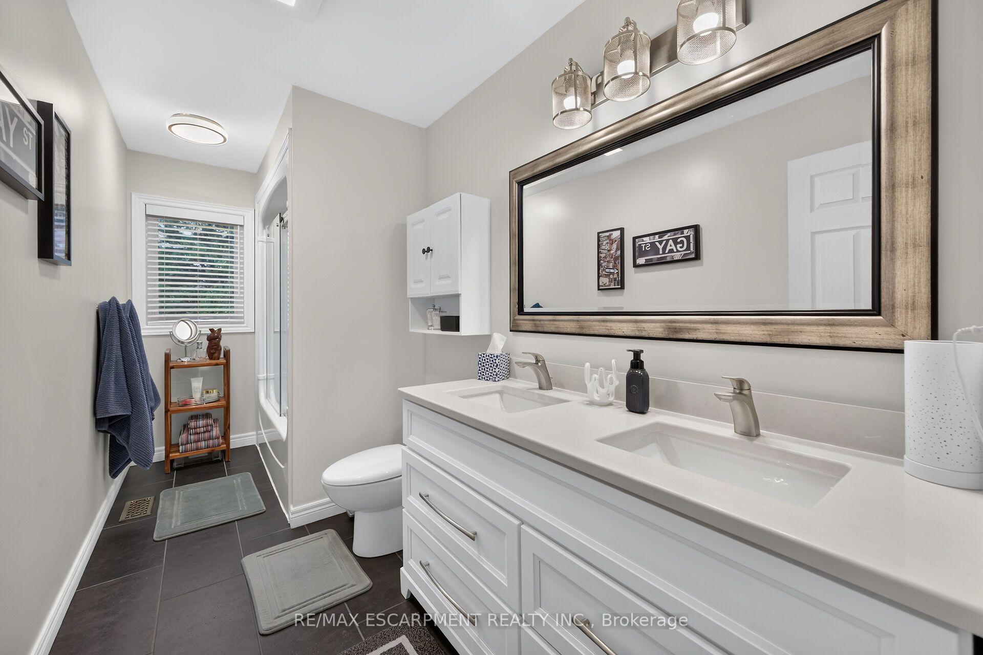 Photo 24 of 34 Brewster Way, Brantford, West Brant — HOMEH