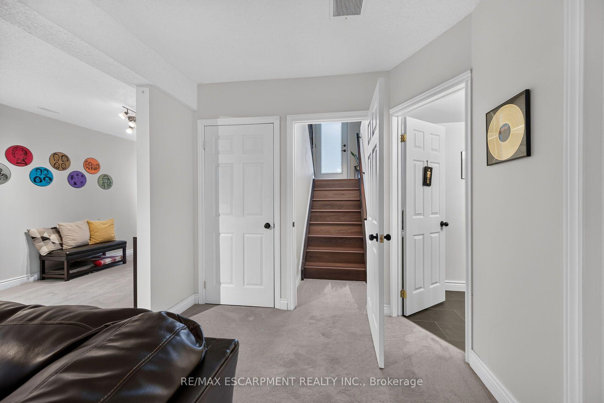 Photo 27 of 34 Brewster Way, Brantford, West Brant — HOMEH