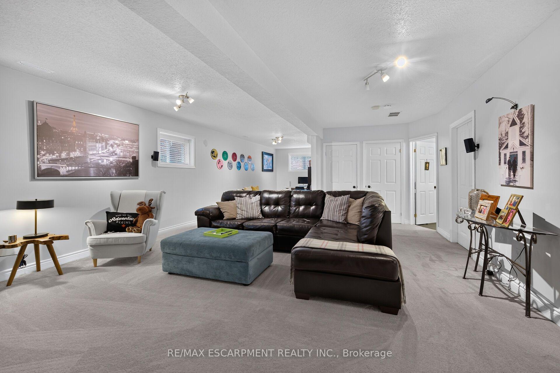 Photo 29 of 34 Brewster Way, Brantford, West Brant — HOMEH