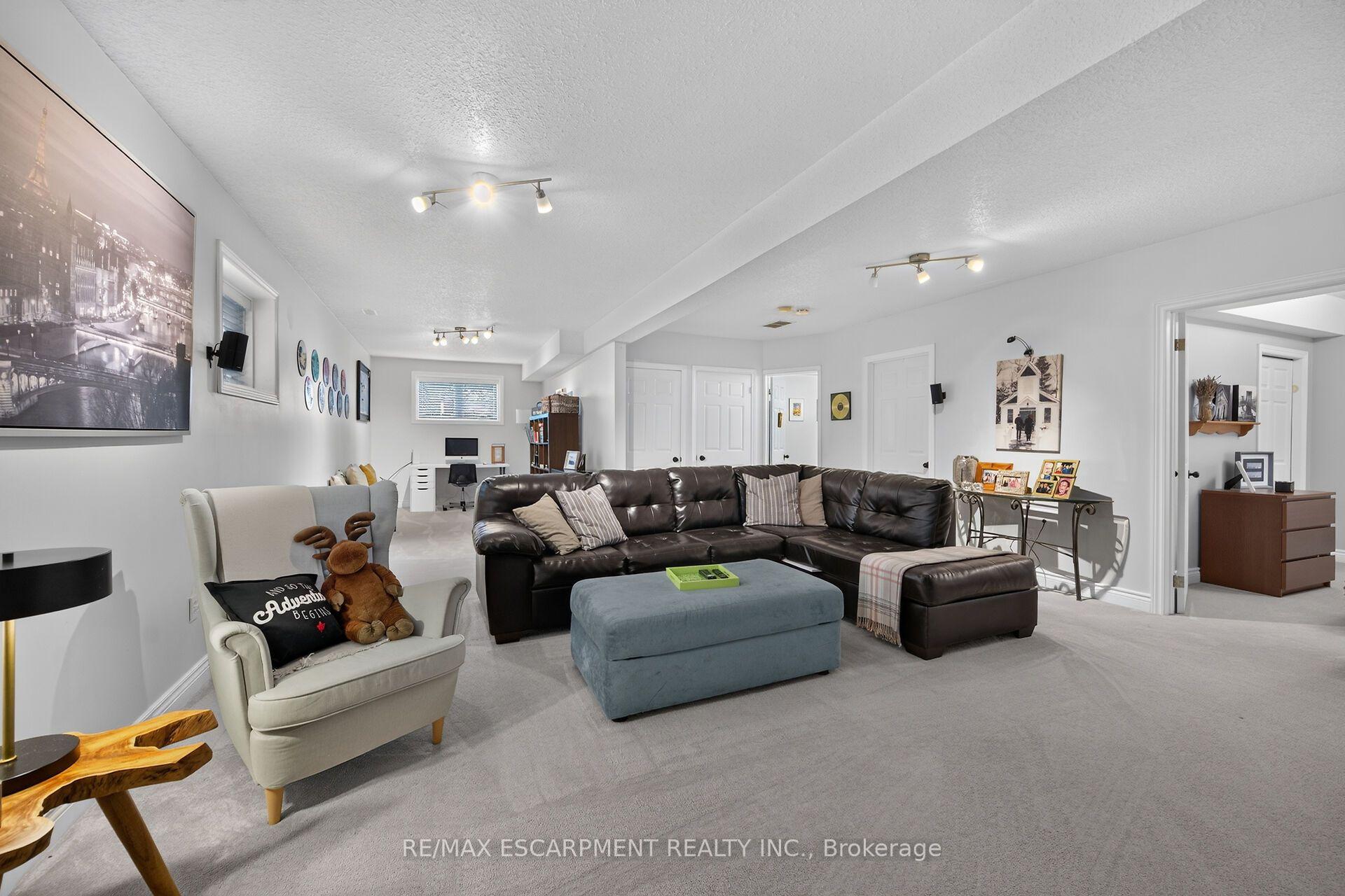 Photo 30 of 34 Brewster Way, Brantford, West Brant — HOMEH
