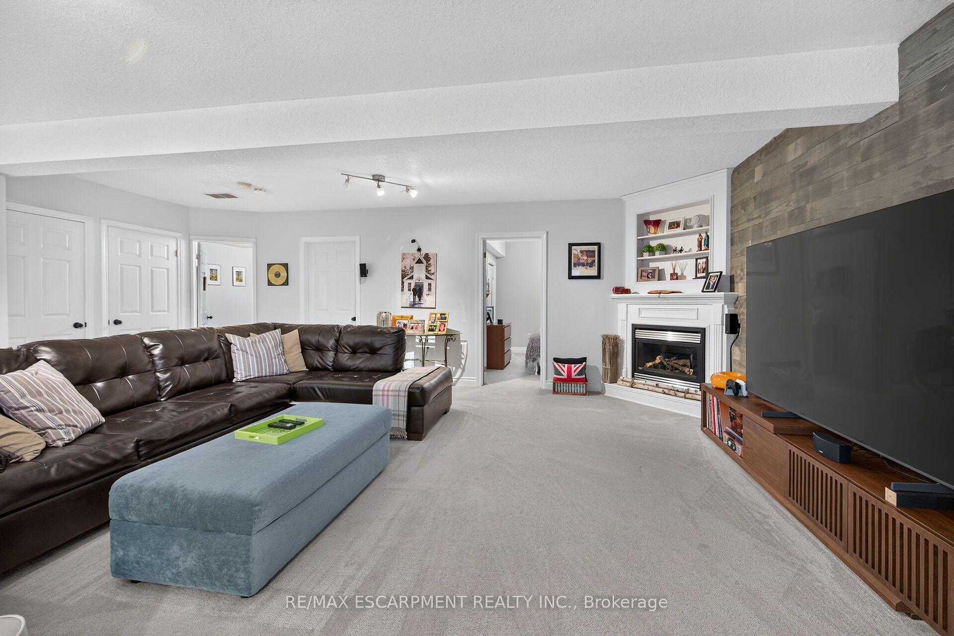 Photo 31 of 34 Brewster Way, Brantford, West Brant — HOMEH