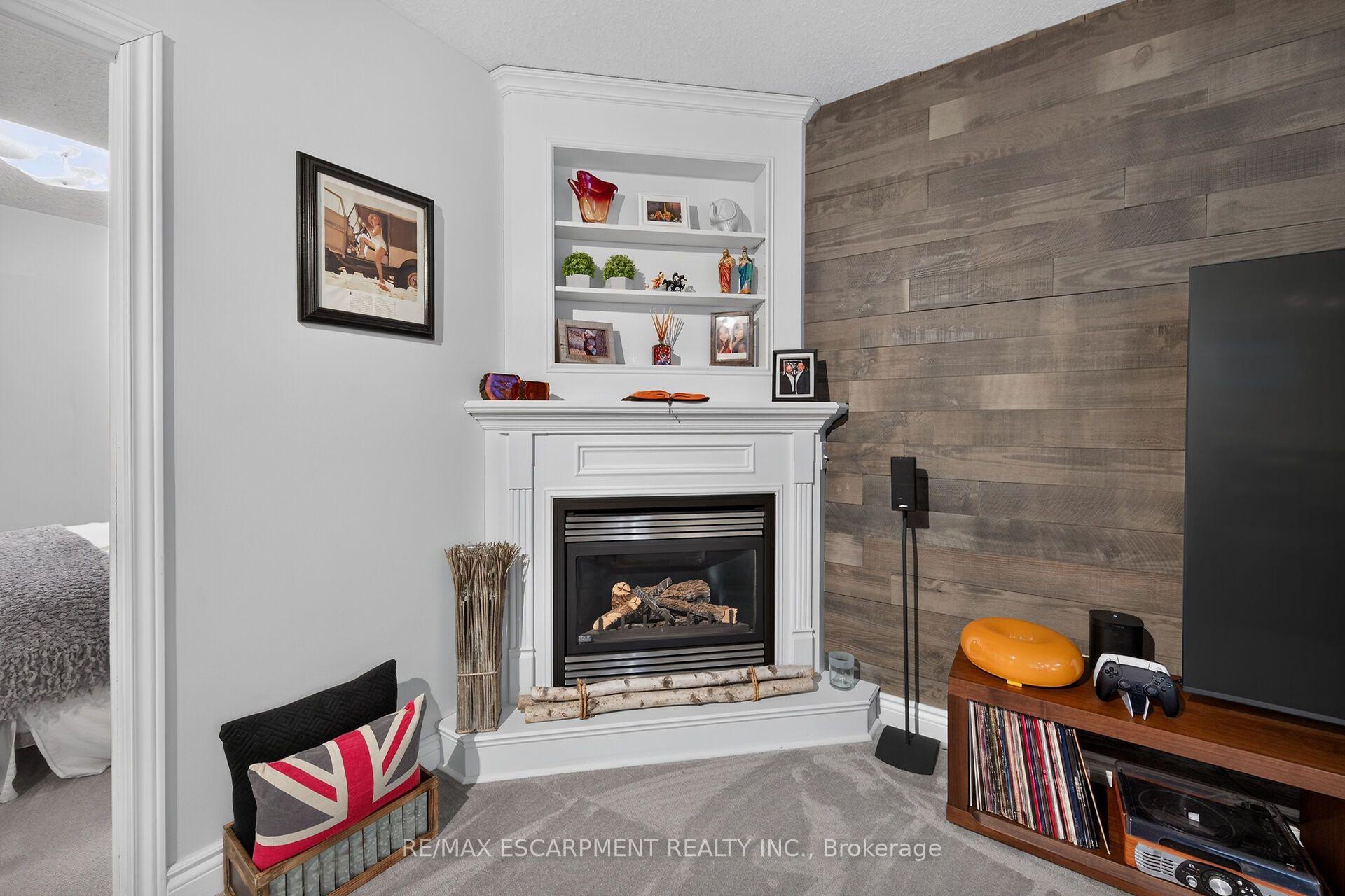 Photo 32 of 34 Brewster Way, Brantford, West Brant — HOMEH