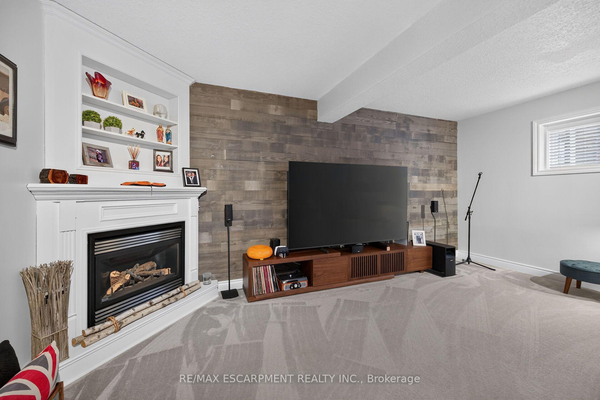 Photo 33 of 34 Brewster Way, Brantford, West Brant — HOMEH
