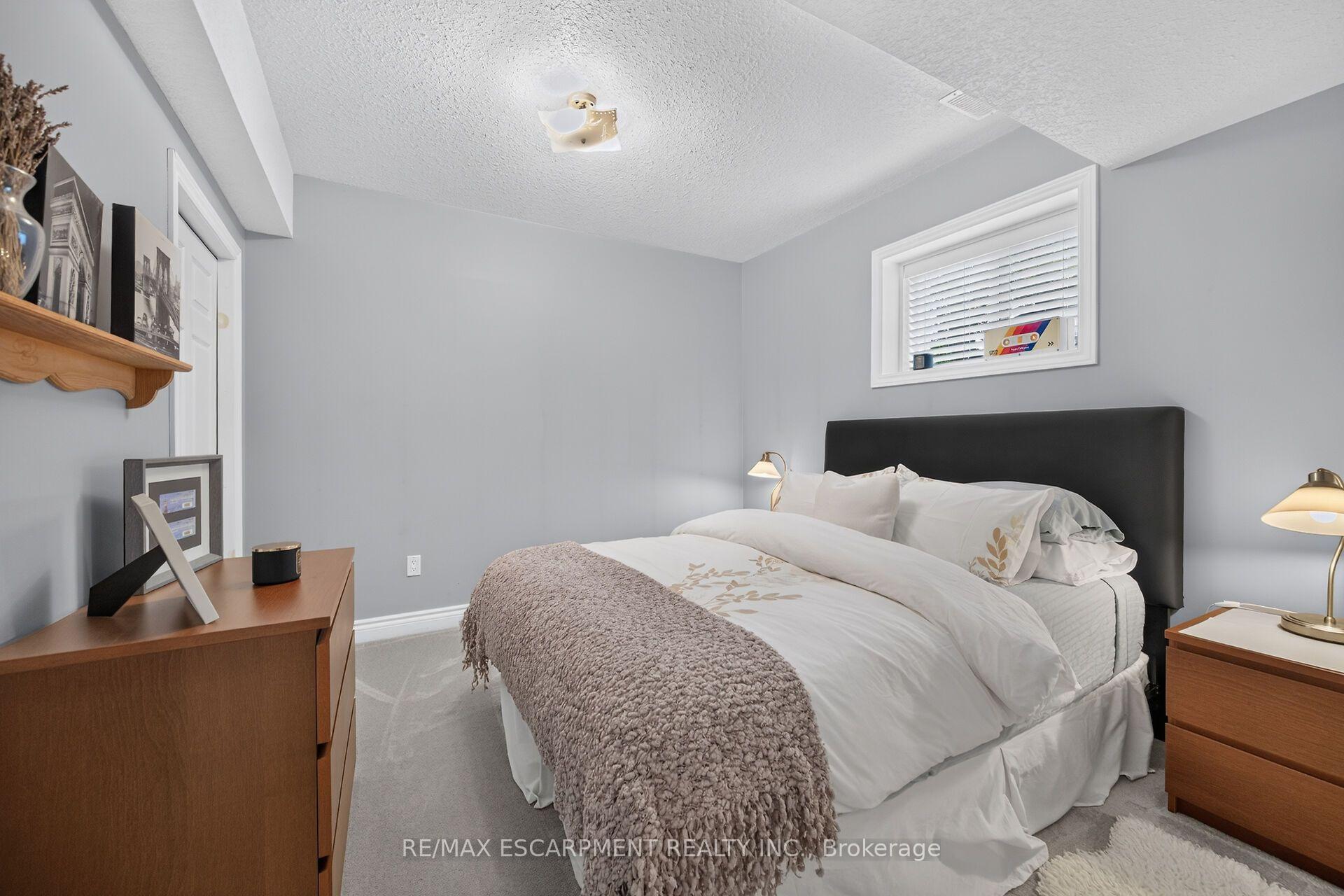 Photo 36 of 34 Brewster Way, Brantford, West Brant — HOMEH