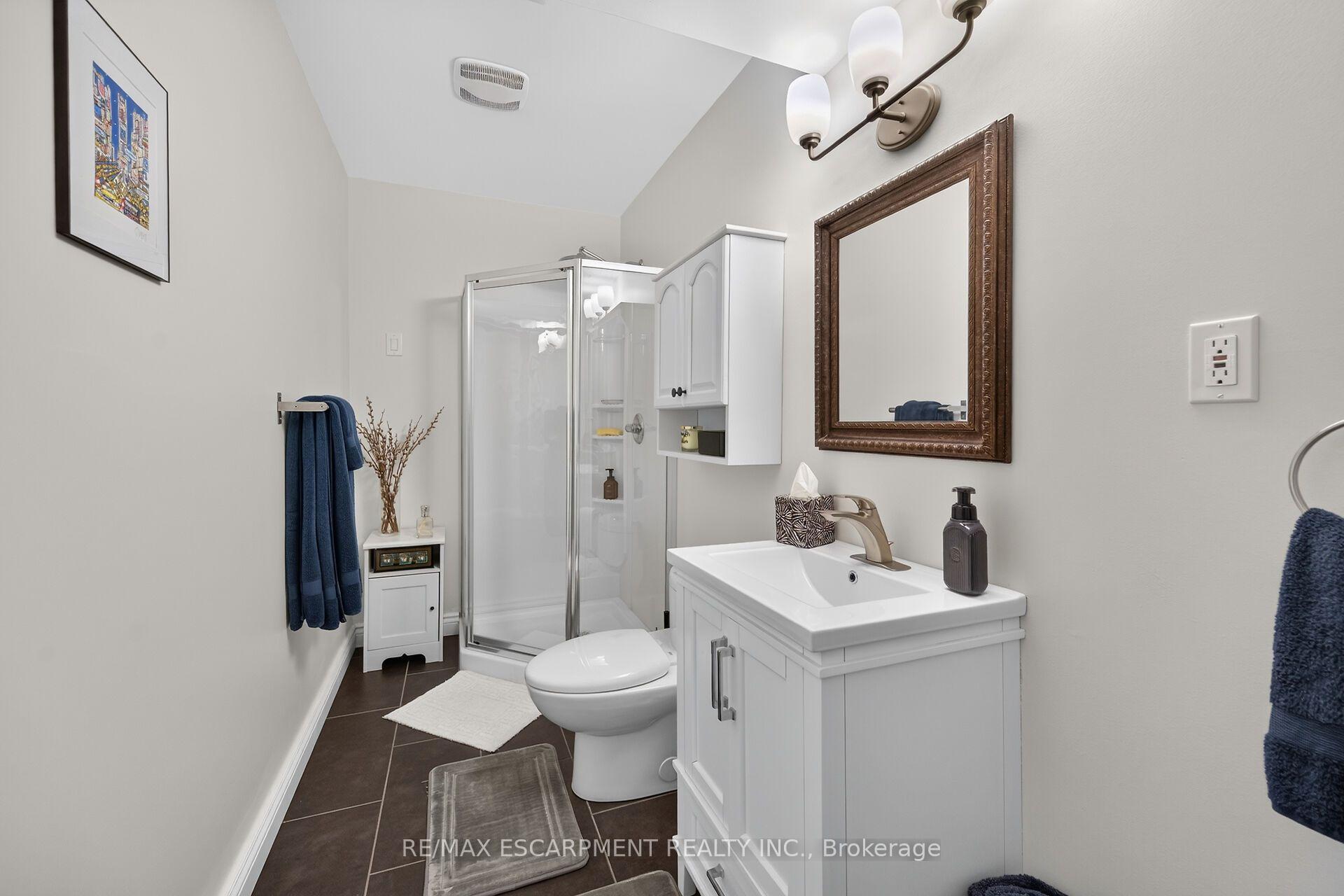 Photo 38 of 34 Brewster Way, Brantford, West Brant — HOMEH