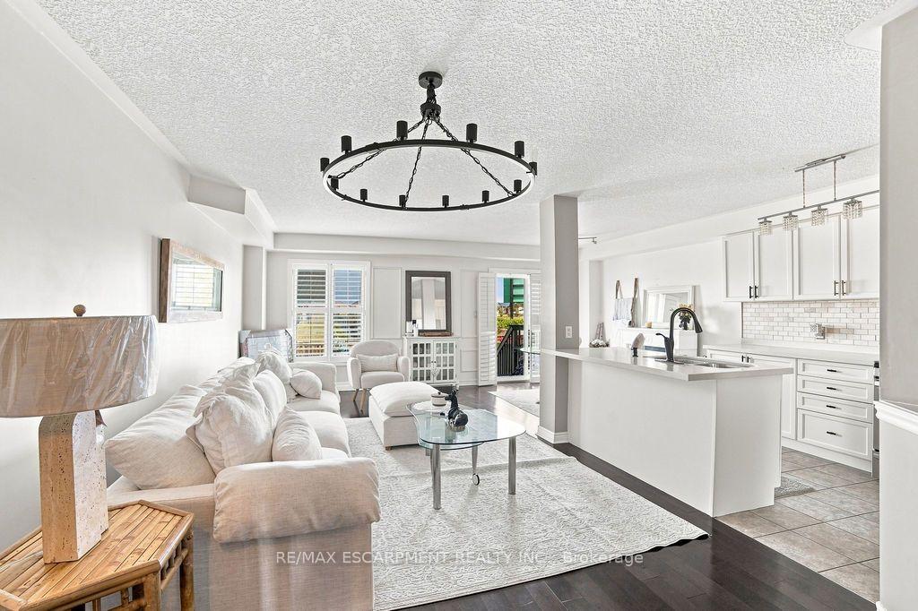 Photo 4 of 336 Pinehill Drive, Hamilton, Hannon — HOMEH