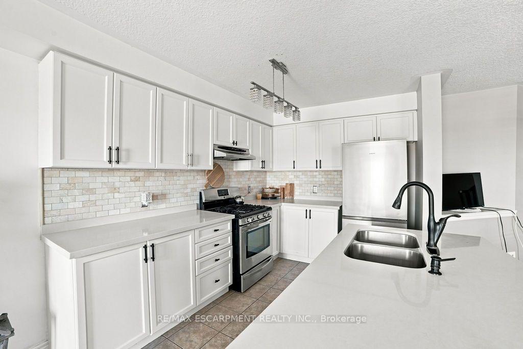 Photo 7 of 336 Pinehill Drive, Hamilton, Hannon — HOMEH