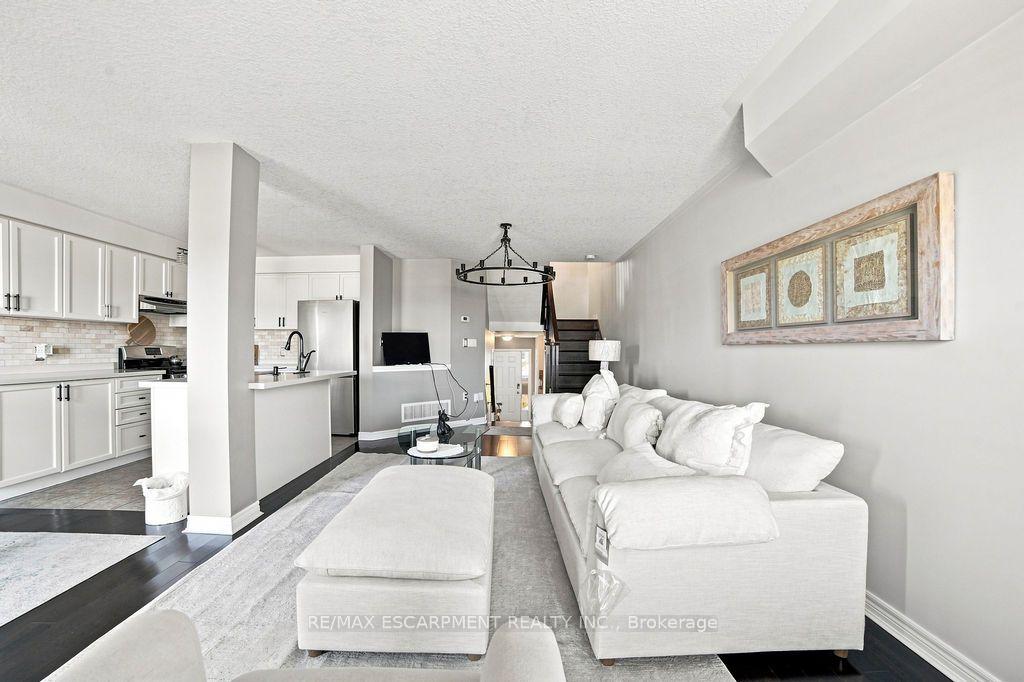 Photo 9 of 336 Pinehill Drive, Hamilton, Hannon — HOMEH