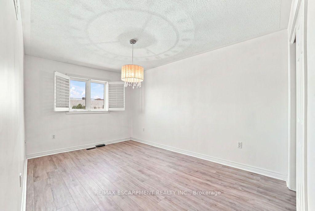 Photo 13 of 336 Pinehill Drive, Hamilton, Hannon — HOMEH