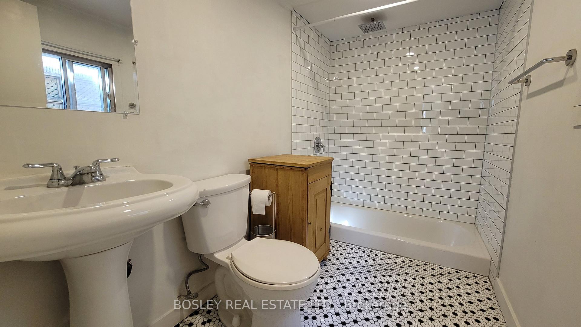 Photo 15 of 16 Ivy Avenue, Toronto, South Riverdale — HOMEH