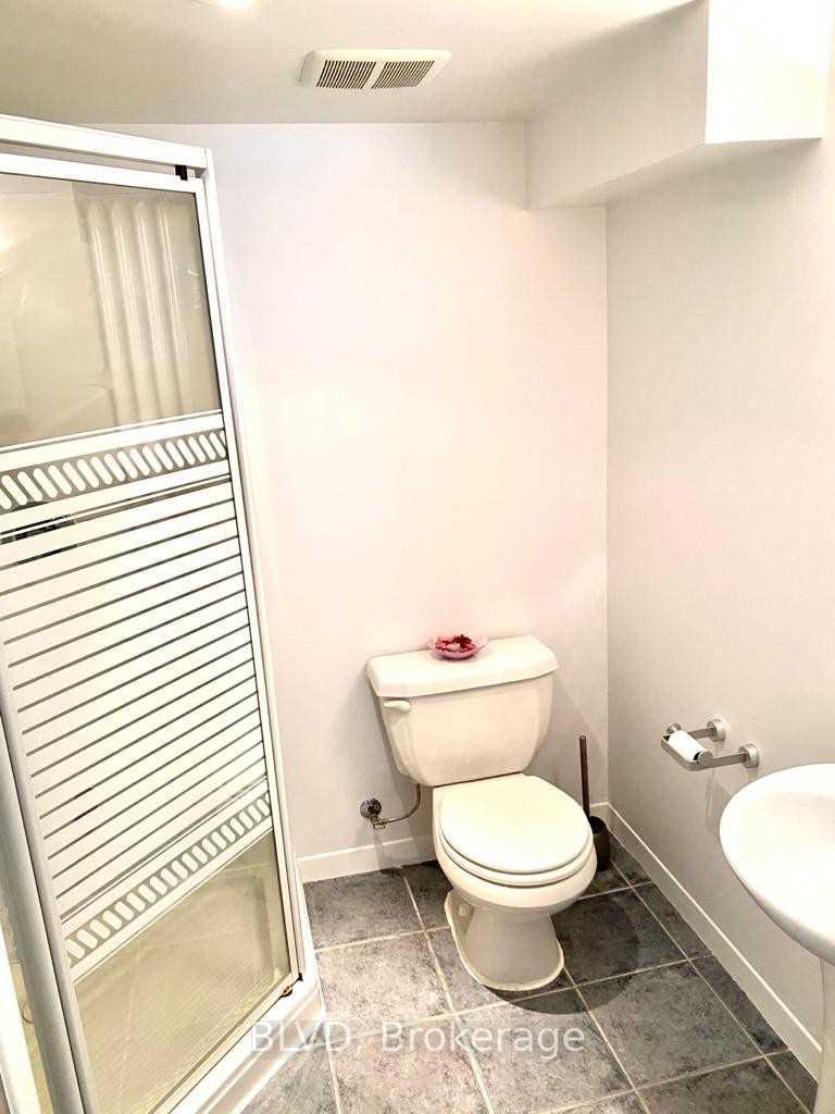 Photo 12 of 24 Athabaska Avenue, North York, Newtonbrook East — HOMEH