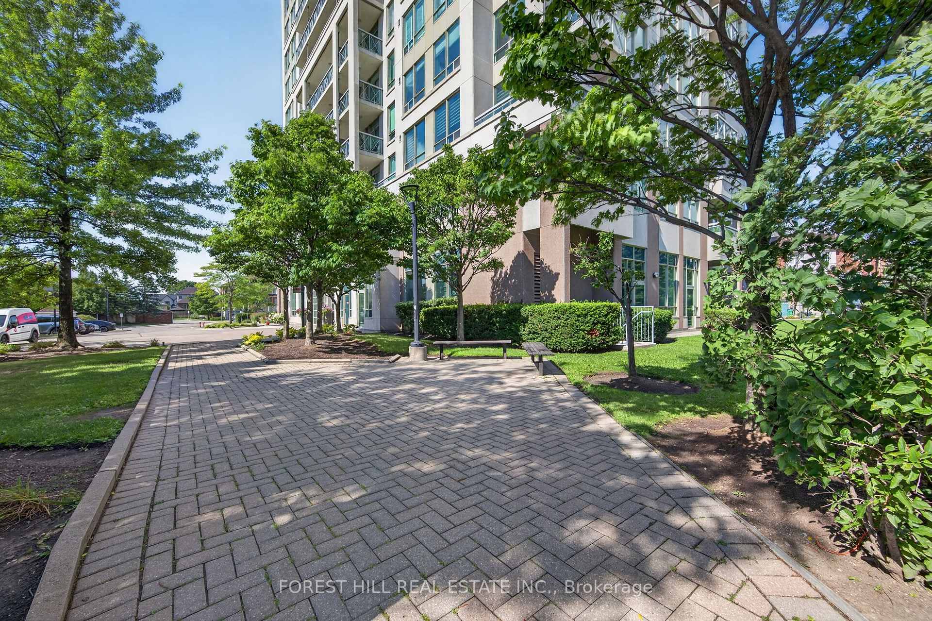 Photo 3 of Unit 804, 1359 Rathburn Road E, Mississauga, Rathwood — HOMEH