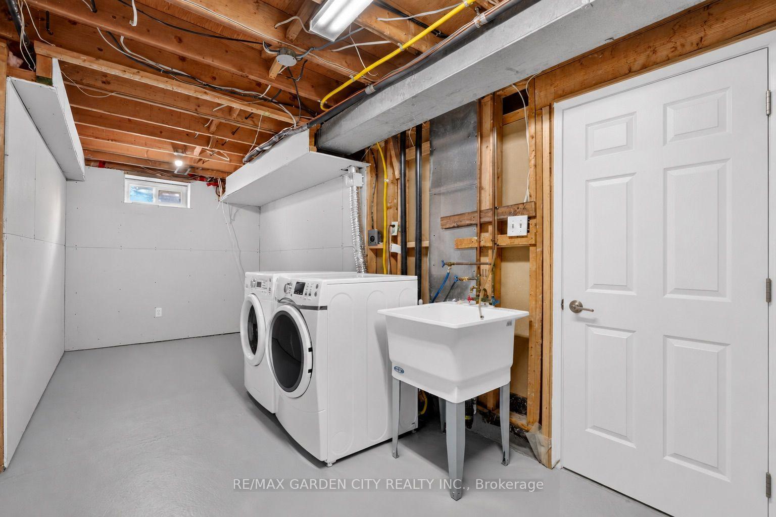 Photo 18 of Unit 88, 1115 Paramount Drive, Hamilton, Stoney Creek Mountain — HOMEH