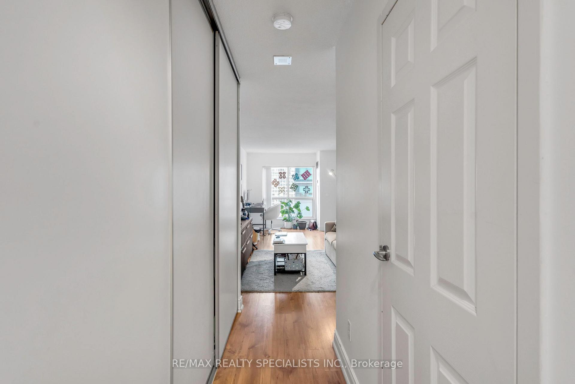 Photo 3 of Unit 813, 25 The Esplanade, Toronto, Waterfront Communities — HOMEH