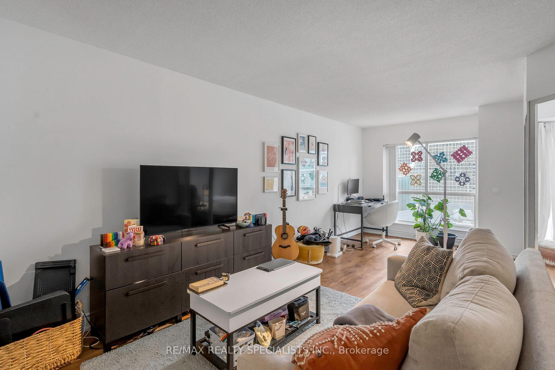 Photo 8 of Unit 813, 25 The Esplanade, Toronto, Waterfront Communities — HOMEH