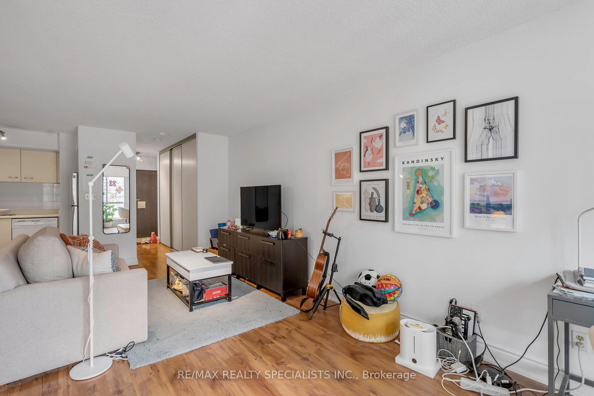 Photo 12 of Unit 813, 25 The Esplanade, Toronto, Waterfront Communities — HOMEH