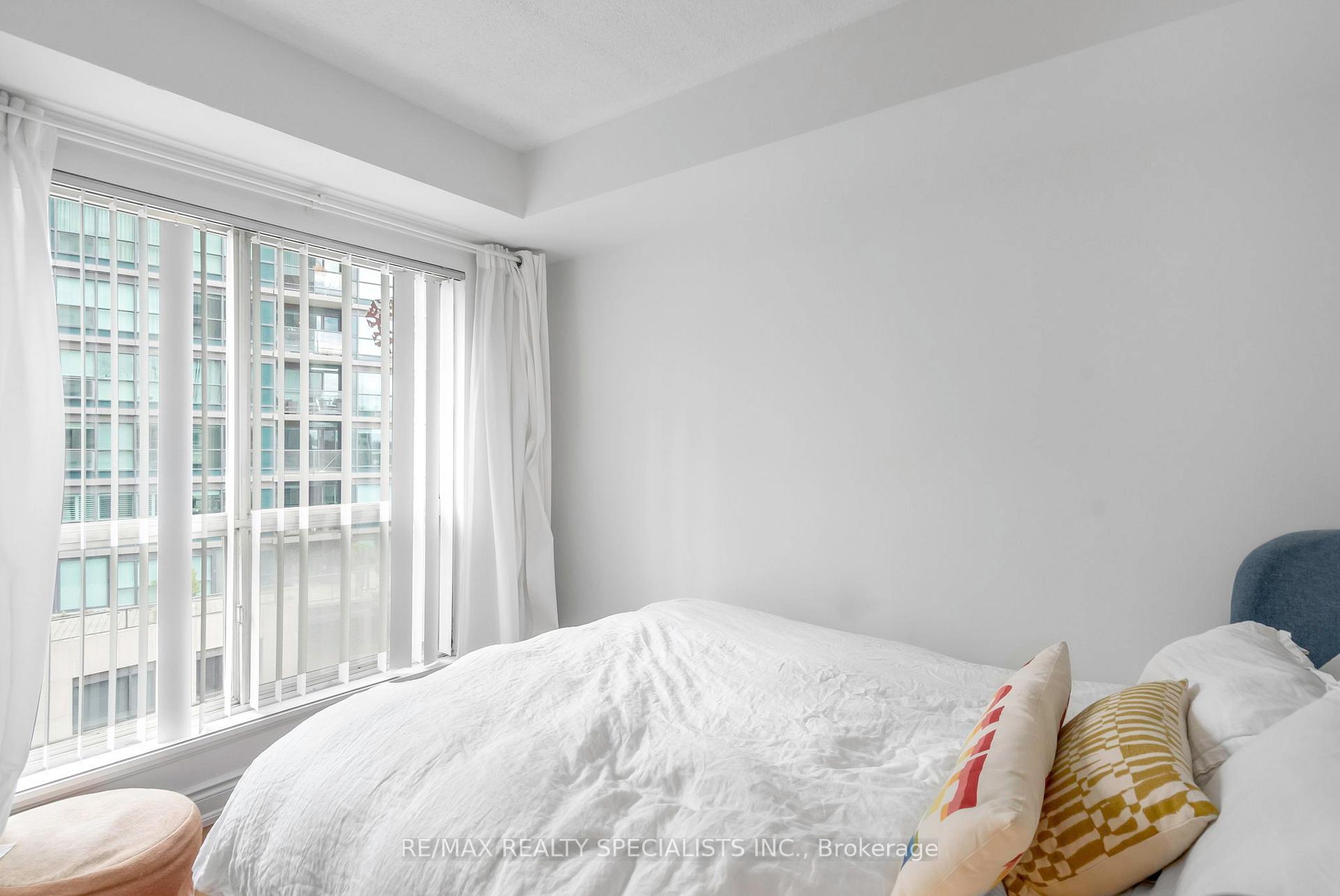 Photo 13 of Unit 813, 25 The Esplanade, Toronto, Waterfront Communities — HOMEH