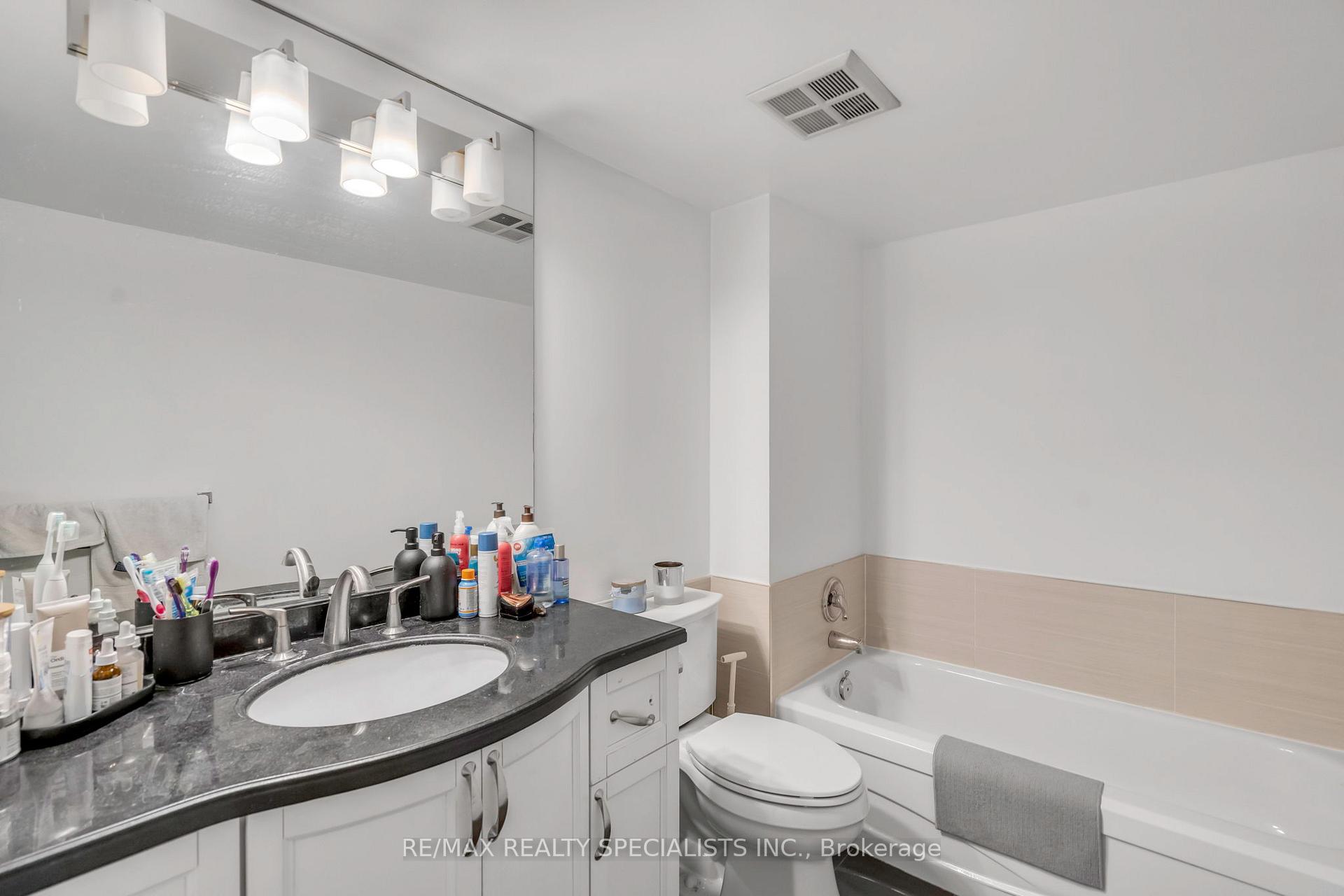 Photo 15 of Unit 813, 25 The Esplanade, Toronto, Waterfront Communities — HOMEH