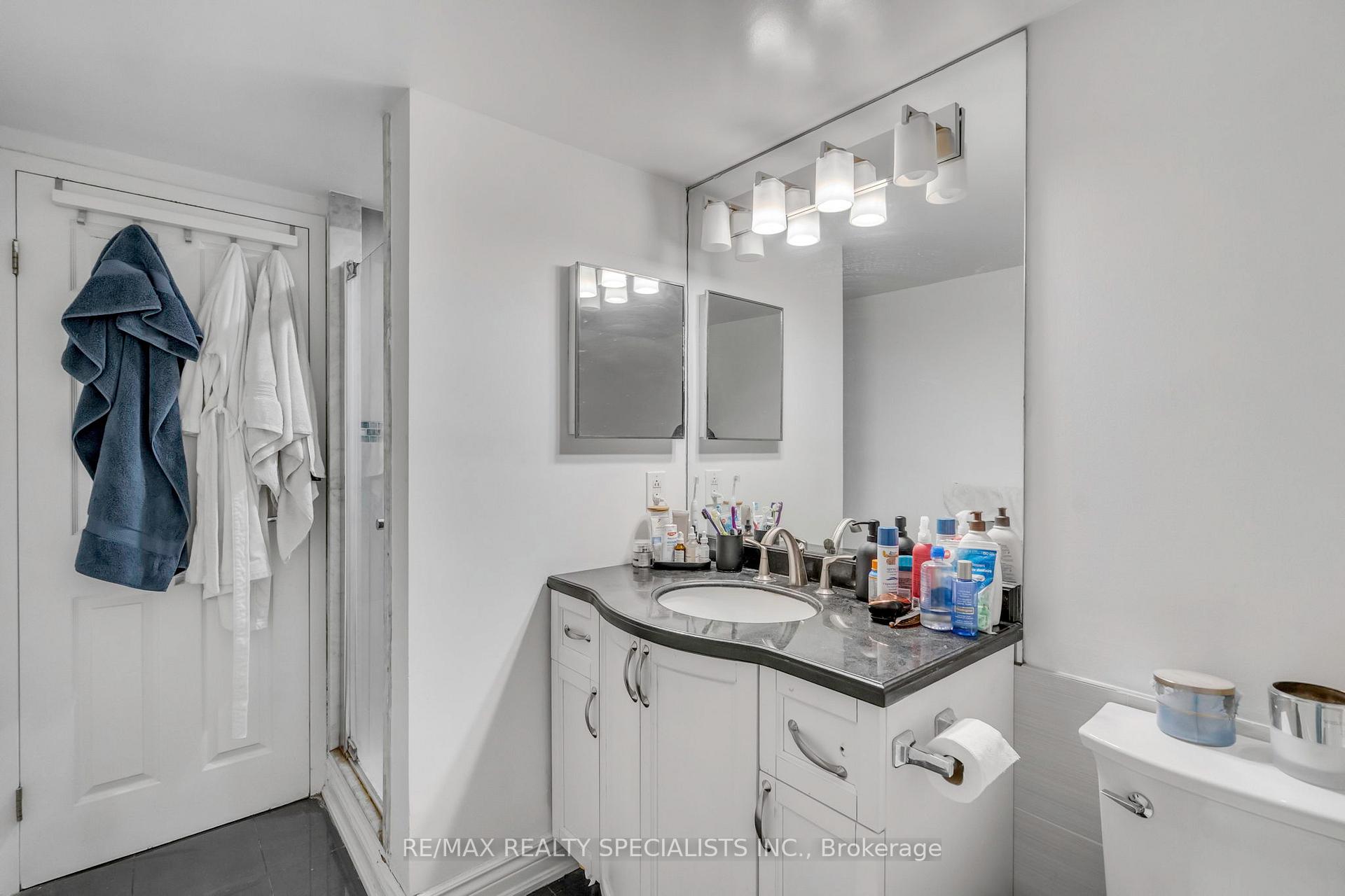 Photo 16 of Unit 813, 25 The Esplanade, Toronto, Waterfront Communities — HOMEH