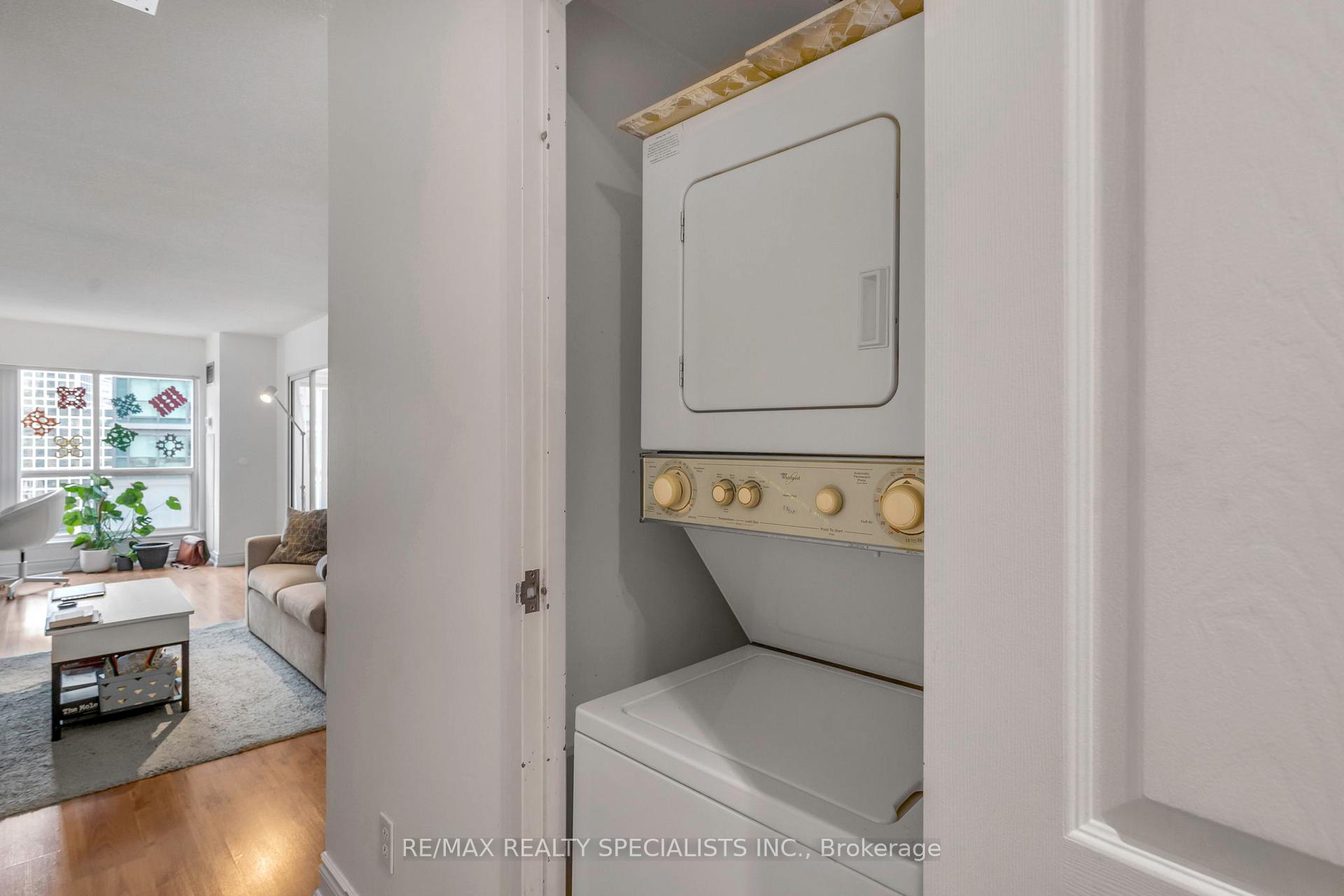 Photo 18 of Unit 813, 25 The Esplanade, Toronto, Waterfront Communities — HOMEH
